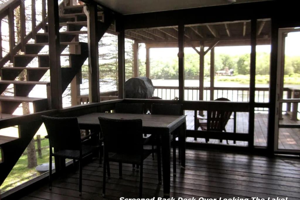 Waterfront Stagshead Lakehouse at Lake Arrowhead