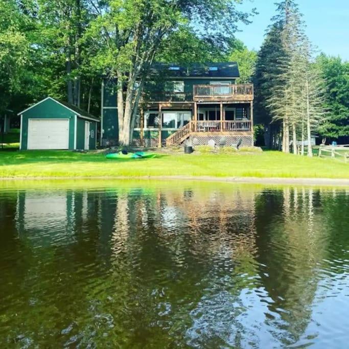 Waterfront Stagshead Lakehouse at Lake Arrowhead