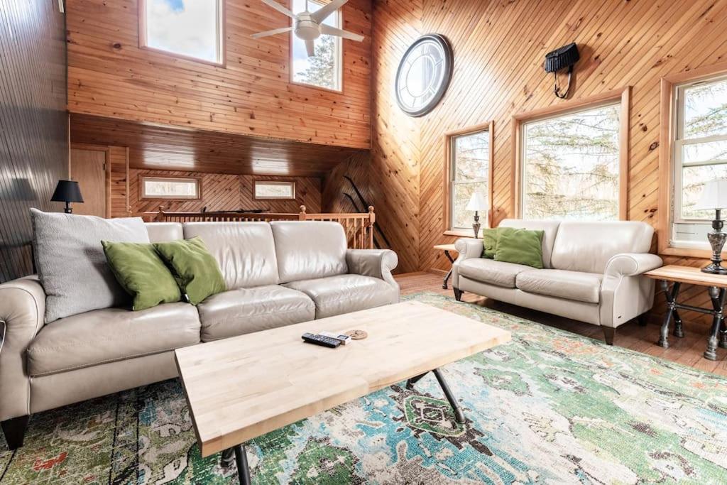 Waterfront Stagshead Lakehouse at Lake Arrowhead