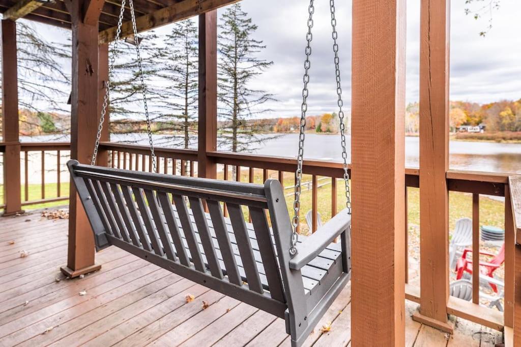 Waterfront Stagshead Lakehouse at Lake Arrowhead