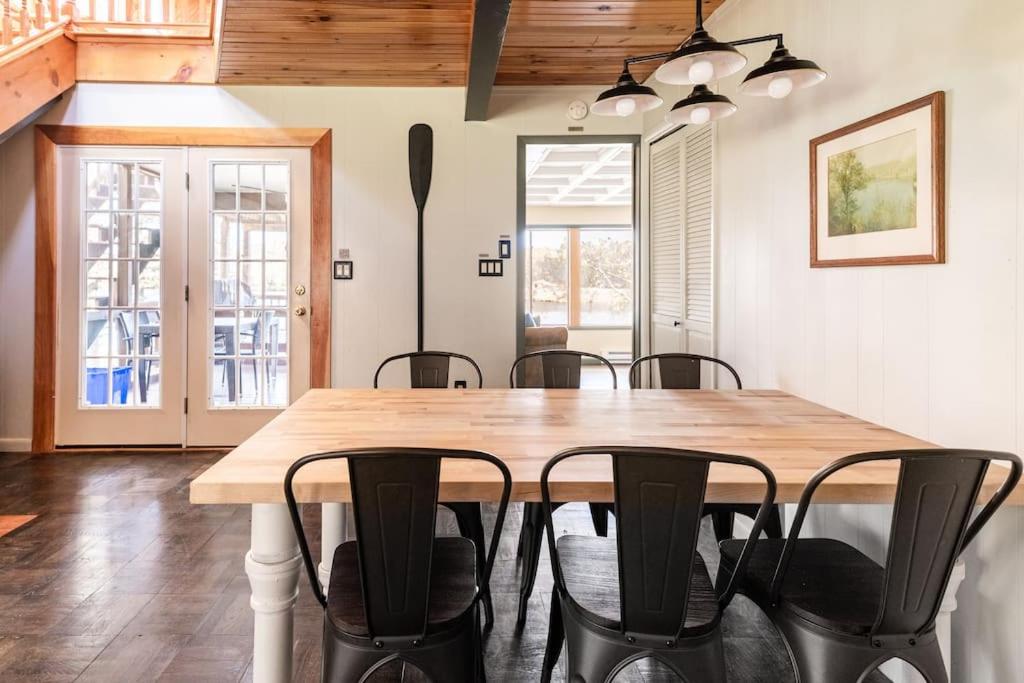 Waterfront Stagshead Lakehouse at Lake Arrowhead