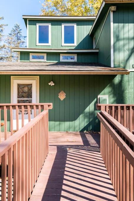Waterfront Stagshead Lakehouse at Lake Arrowhead