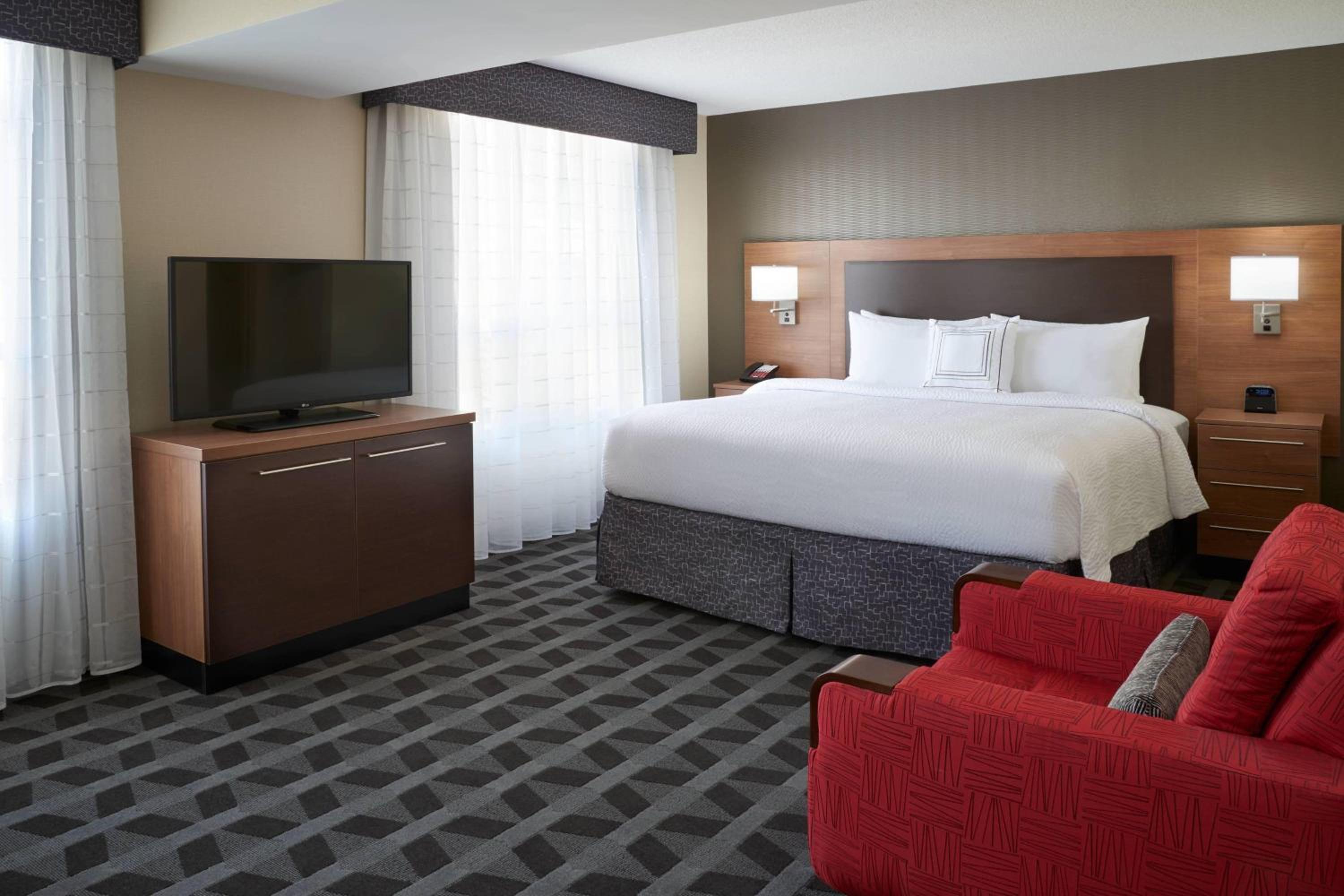Windsor Vacations - TownePlace Suites by Marriott Windsor - Property Image 14