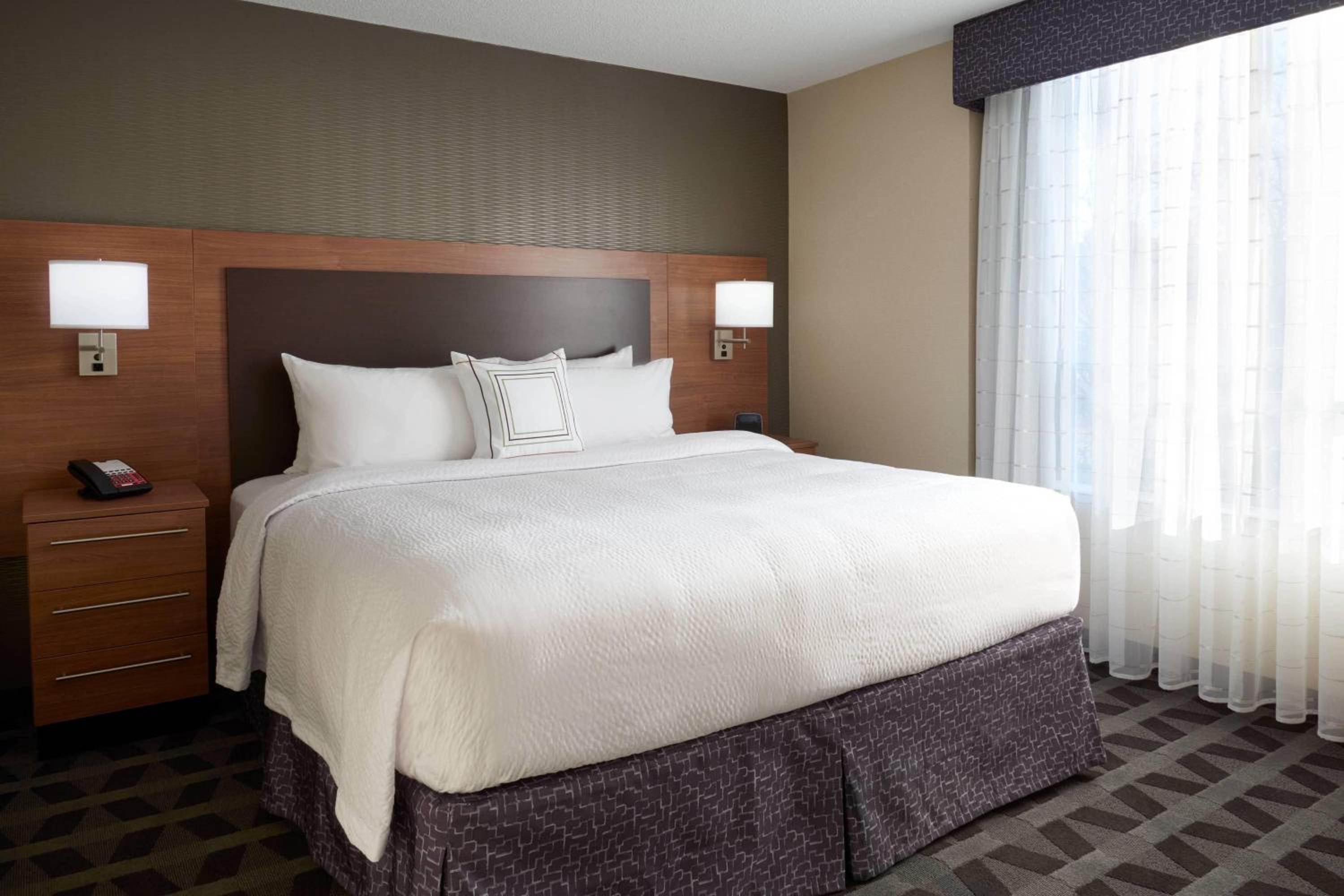 Windsor Vacations - TownePlace Suites by Marriott Windsor - Property Image 12
