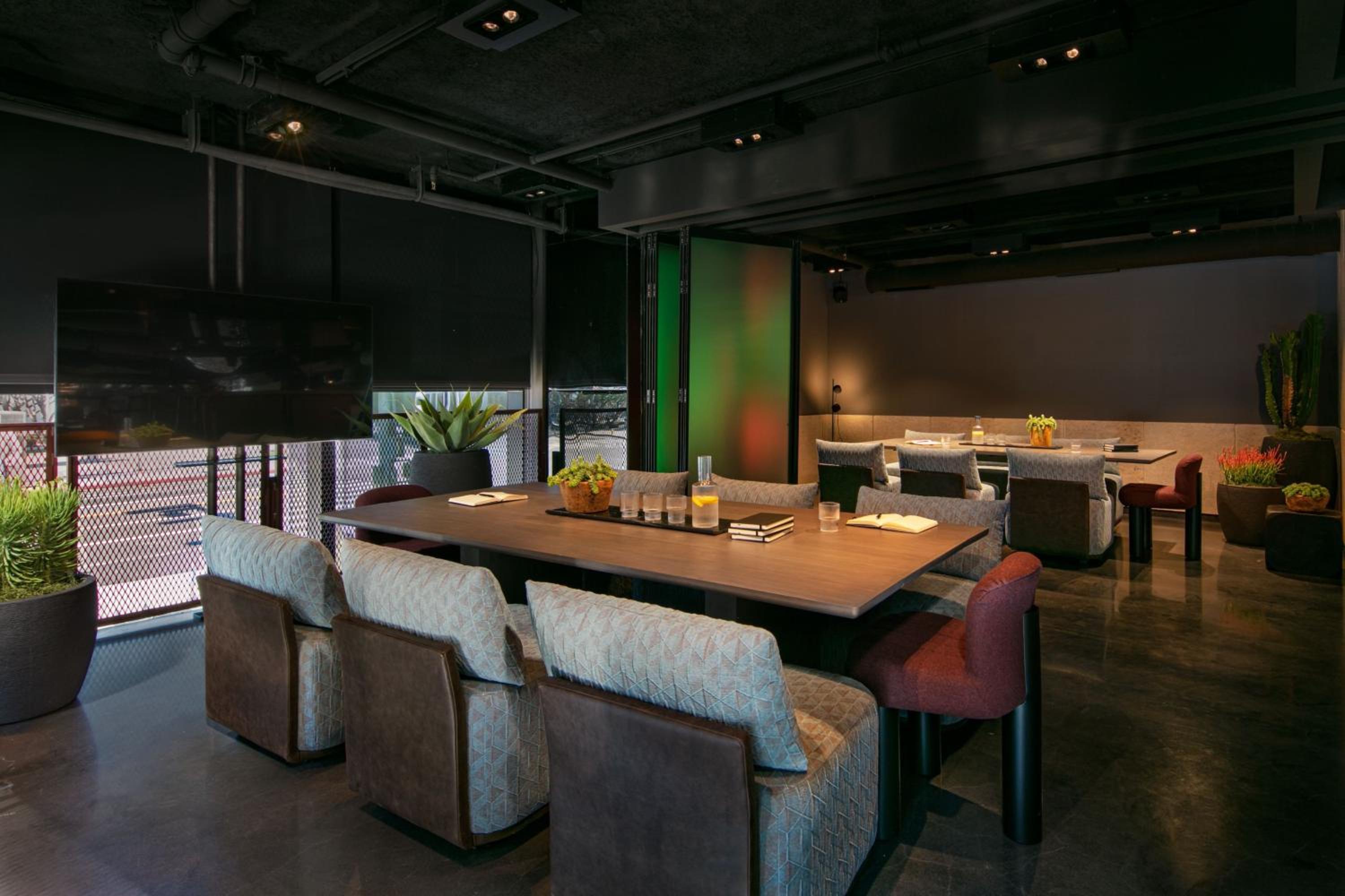 Moxy Downtown Los Angeles