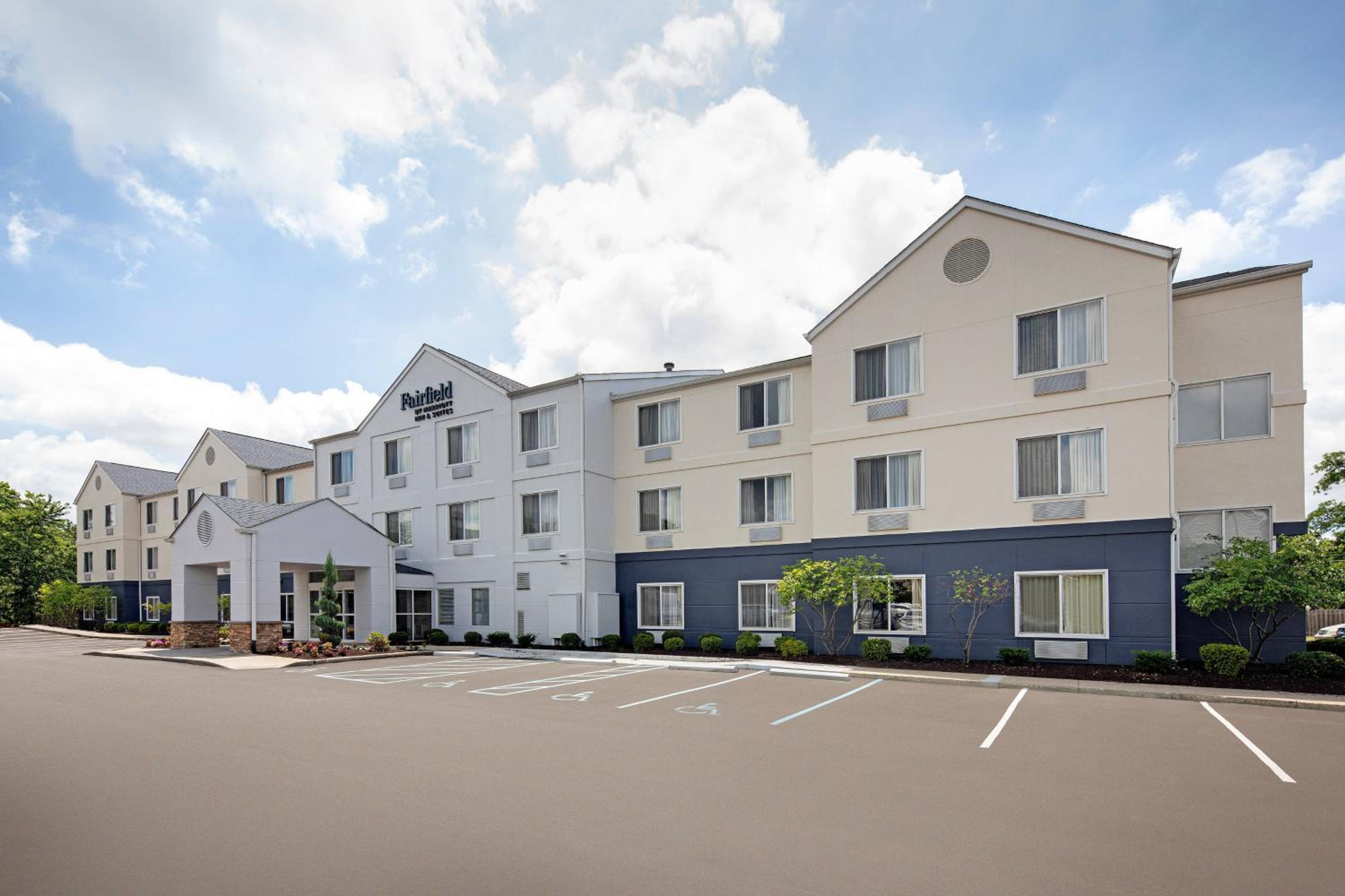 Hotel Fairfield Inn & Suites Indianapolis Airport - Image 1