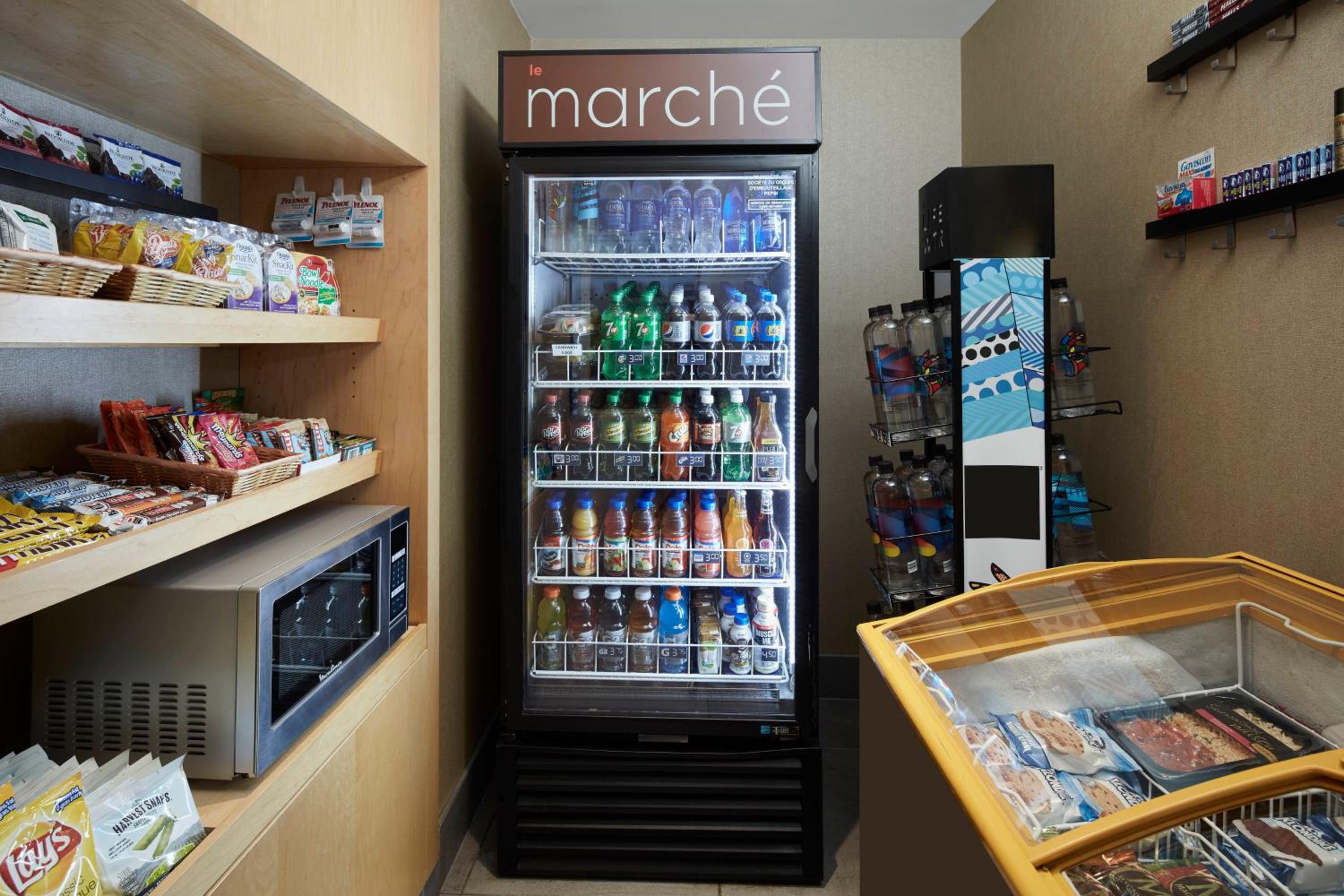Courtyard by Marriott Montreal Airport - Property Image 1