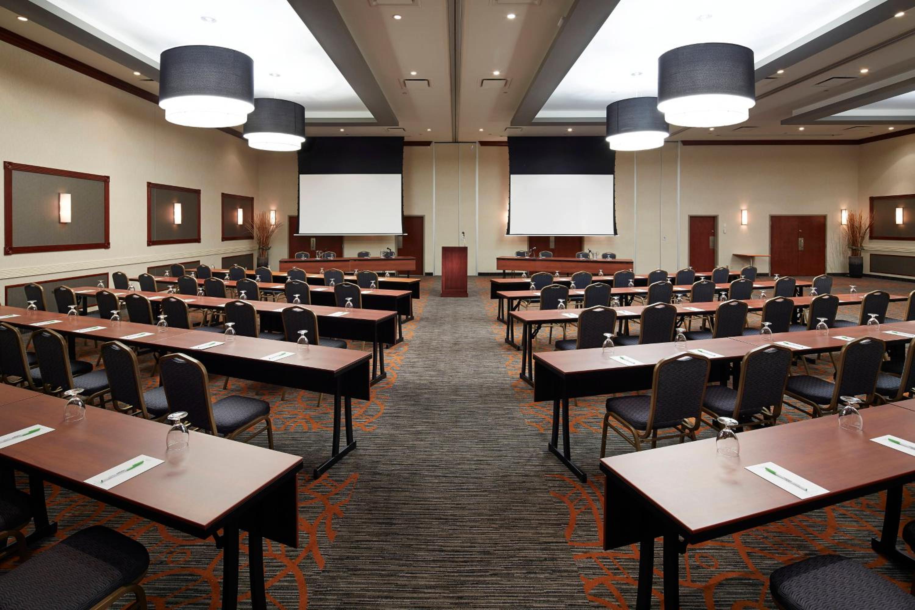 Montreal Vacations - Courtyard by Marriott Montreal Airport - Property Image 4