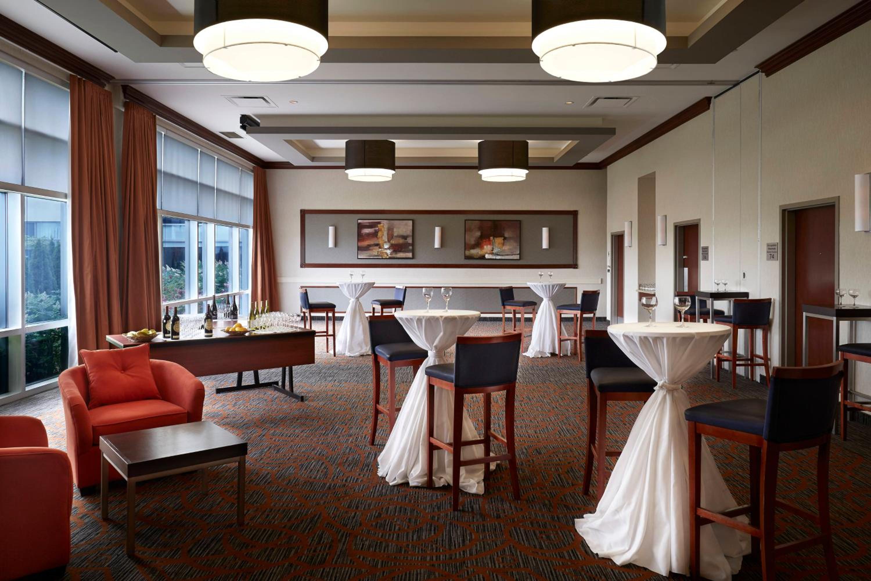 Montreal Vacations - Courtyard by Marriott Montreal Airport - Property Image 5