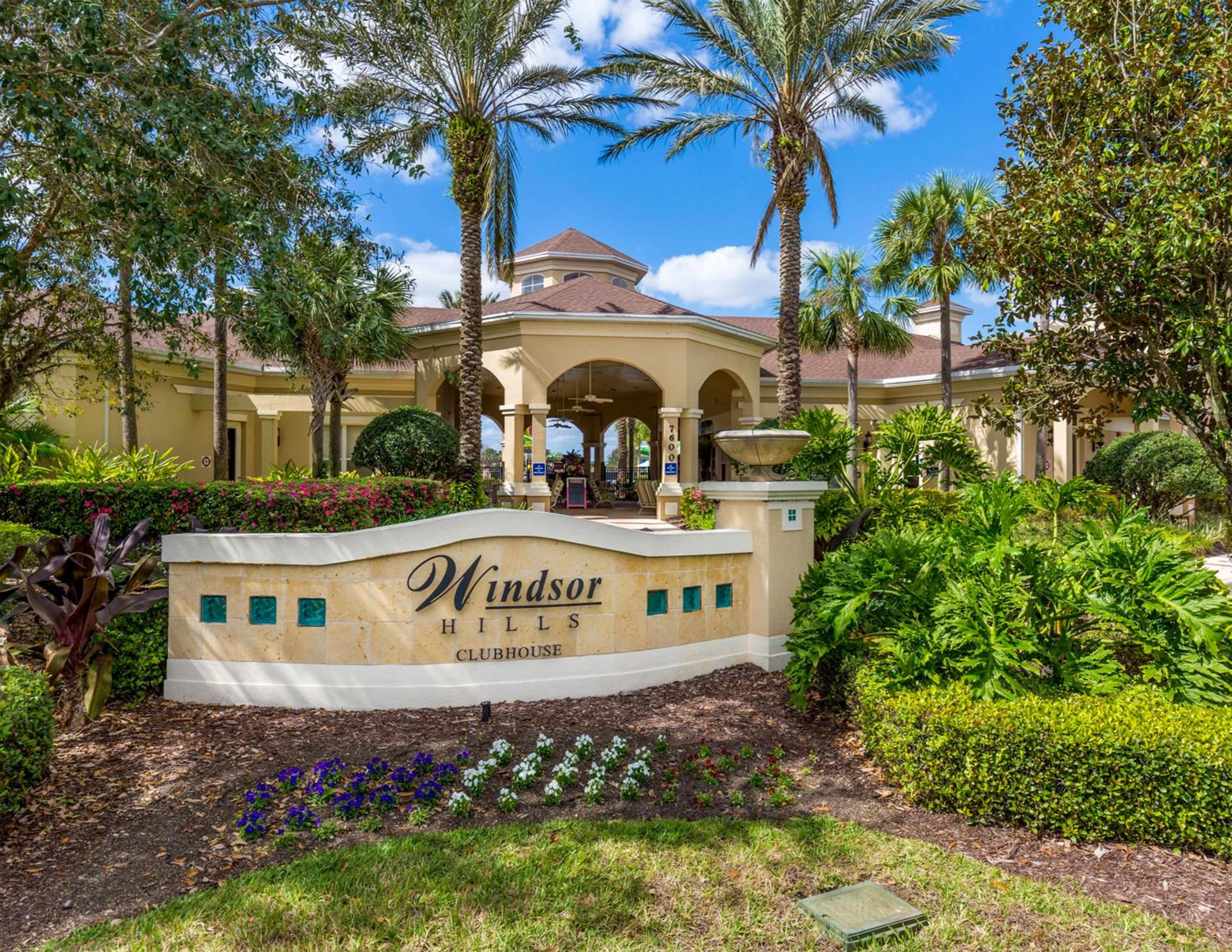Charming 3BR Townhome Private Pool Walk to Clubhouse 9 Min Disney