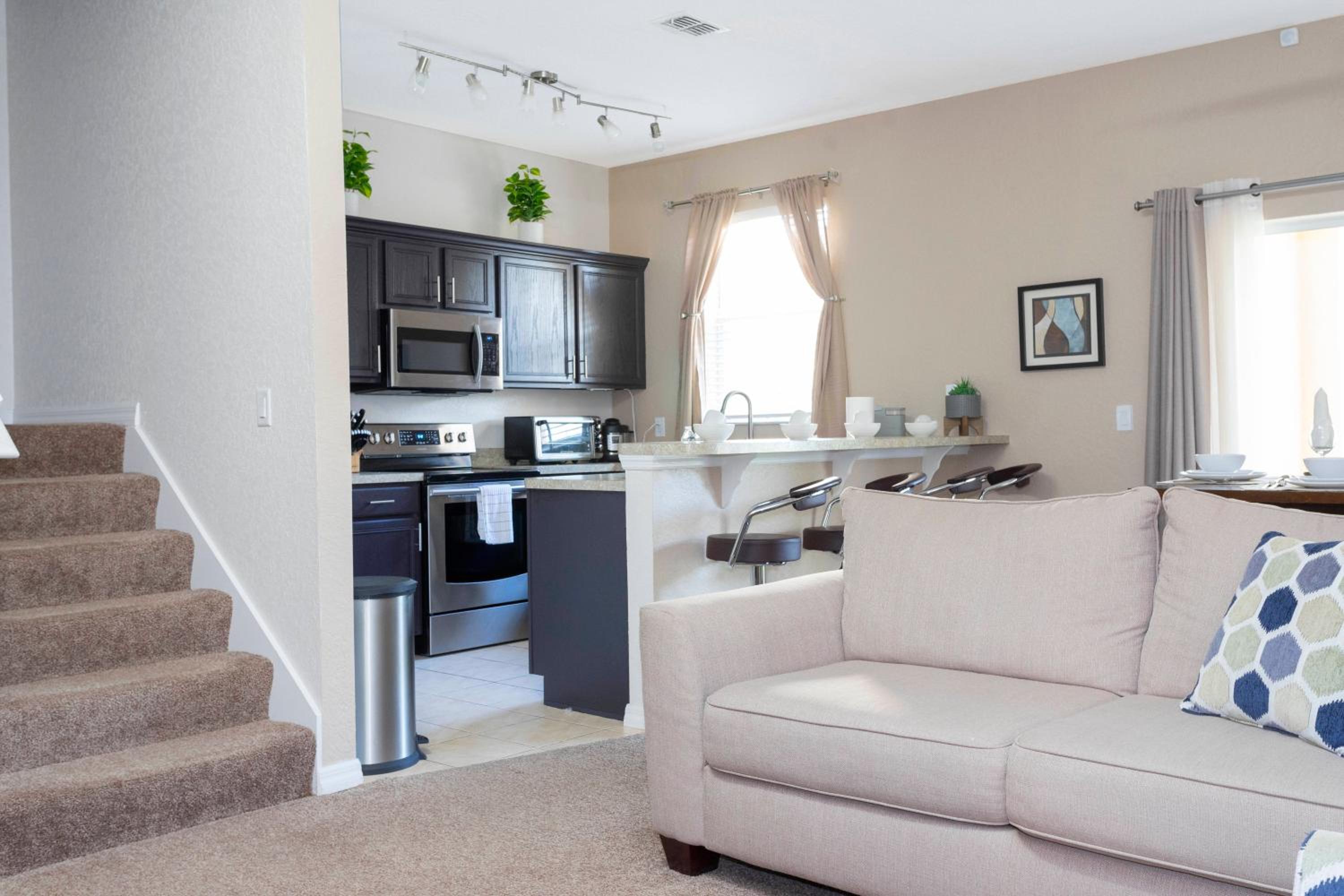 Regal Magical - 3BR Cozy Townhouse Near Disney view 4