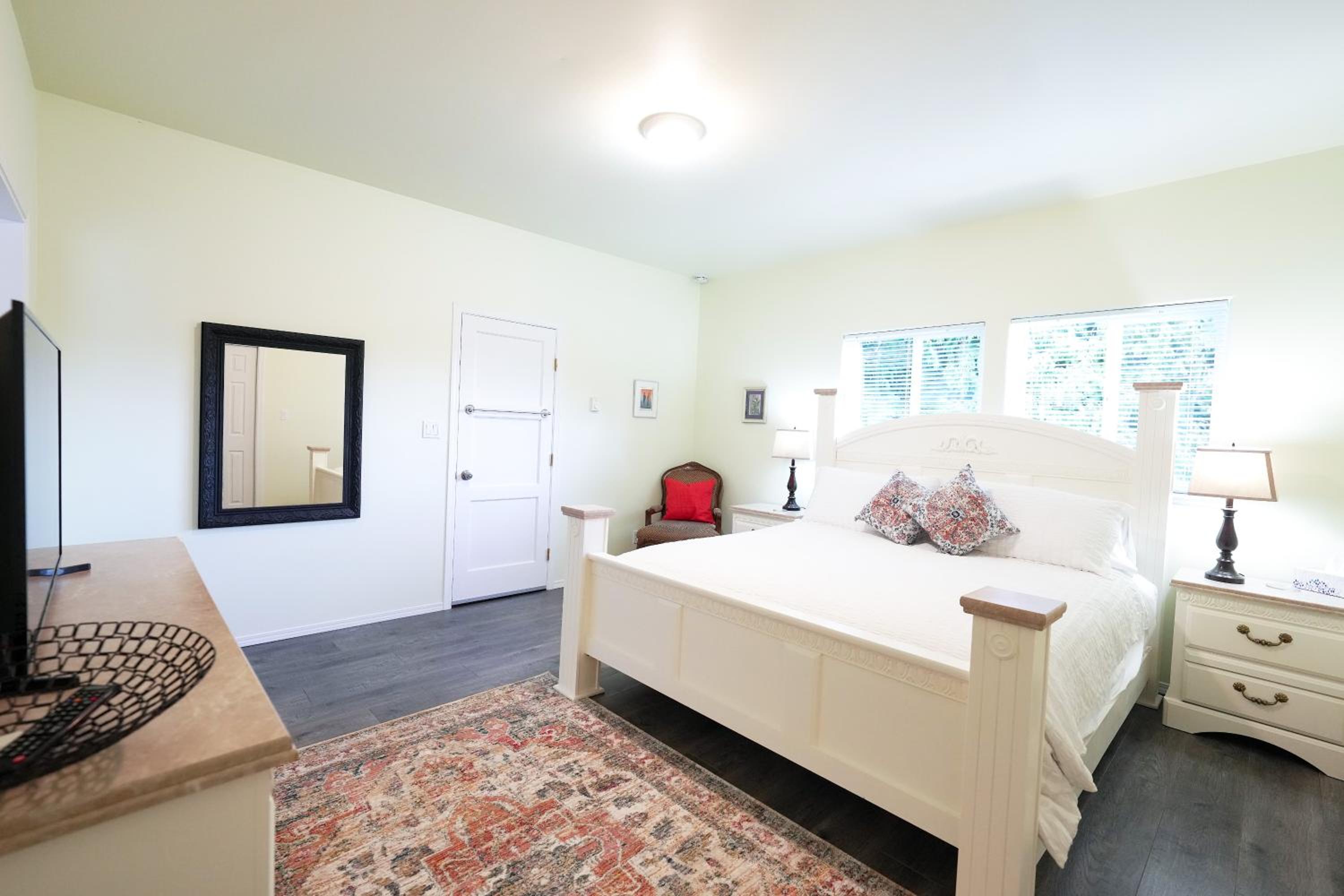 Sea and Cedar Retreat-a home in a tranquil setting