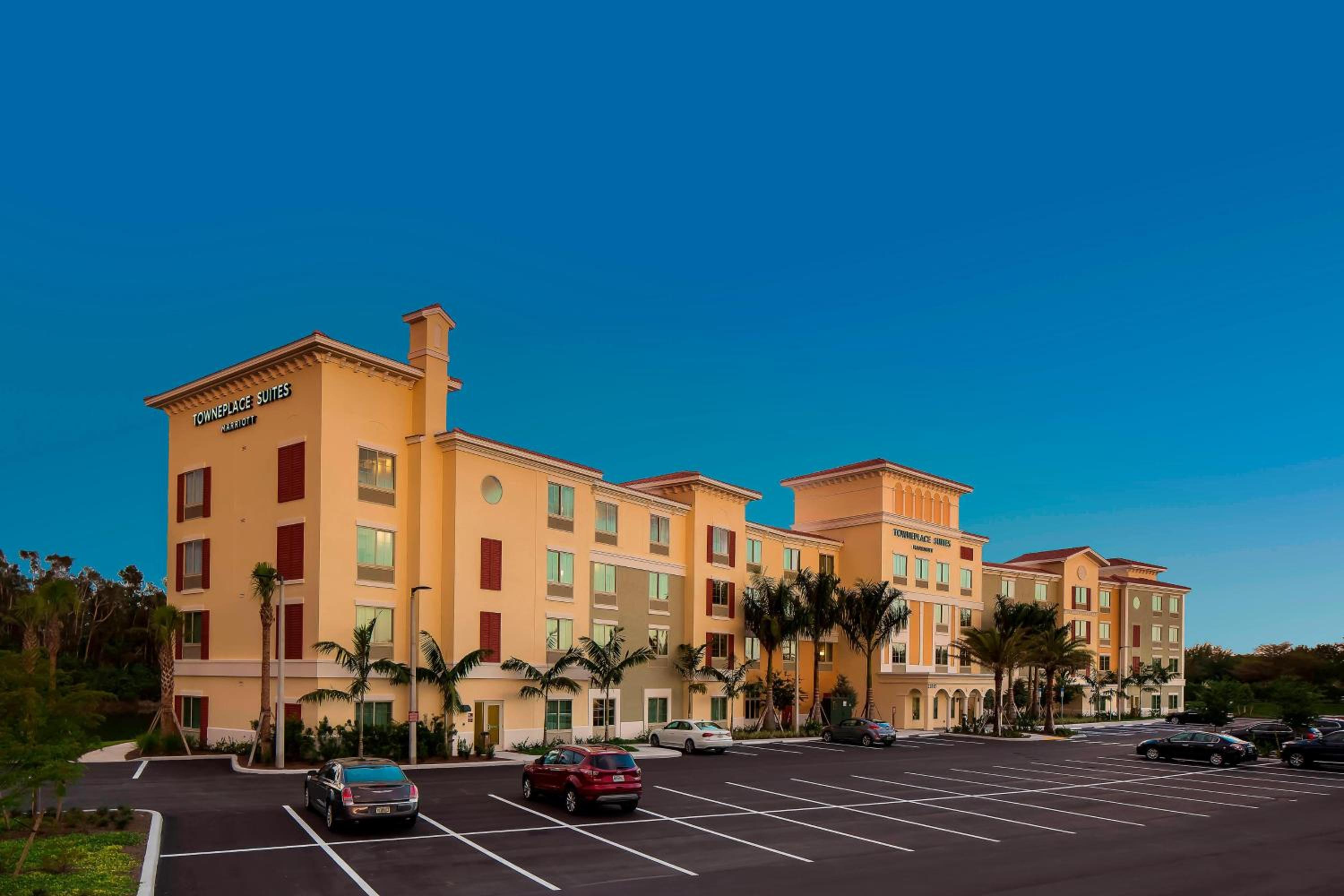 Hotel TownePlace Suites by Marriott Fort Myers Estero - Image 1
