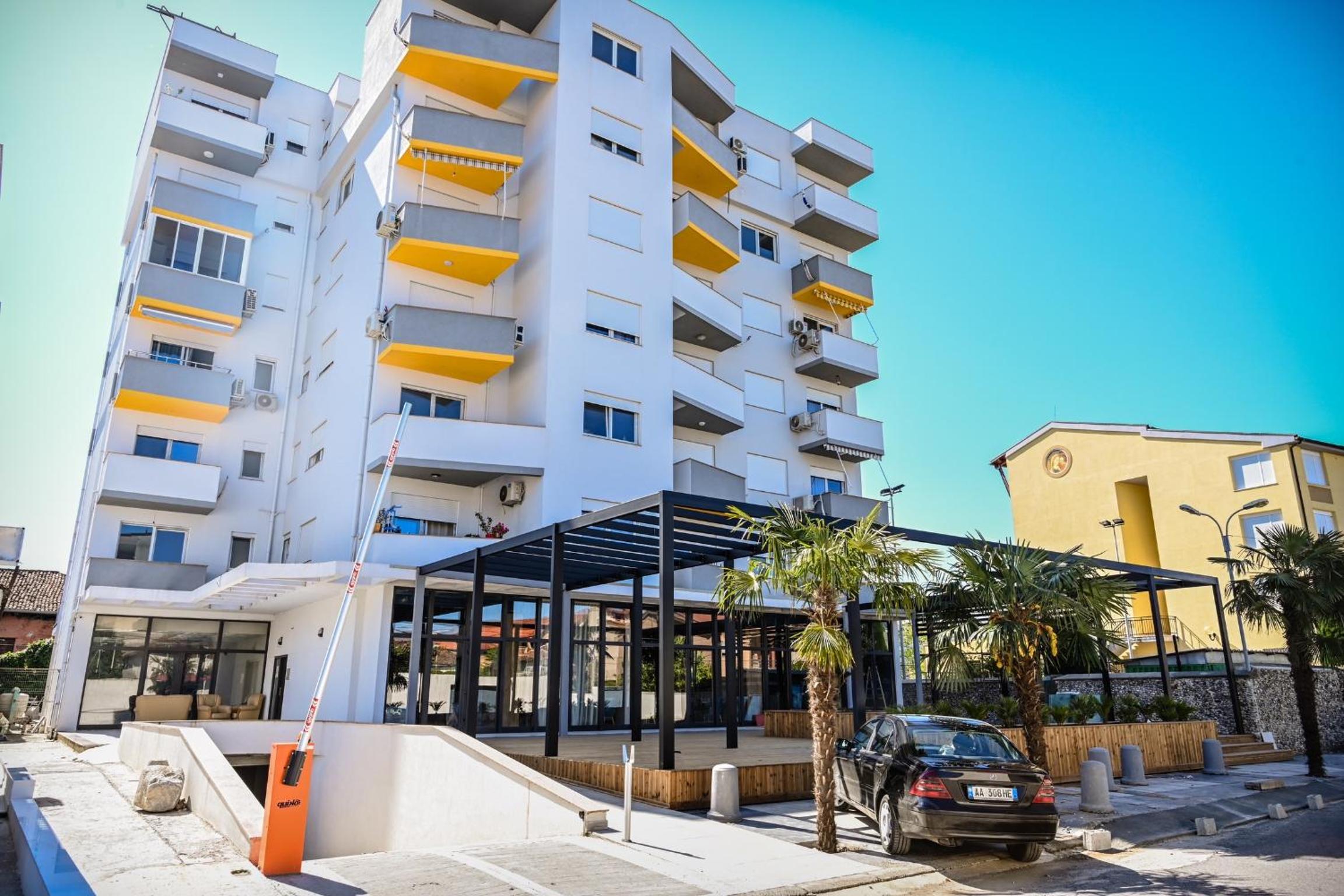 New Central Apartment photo 5