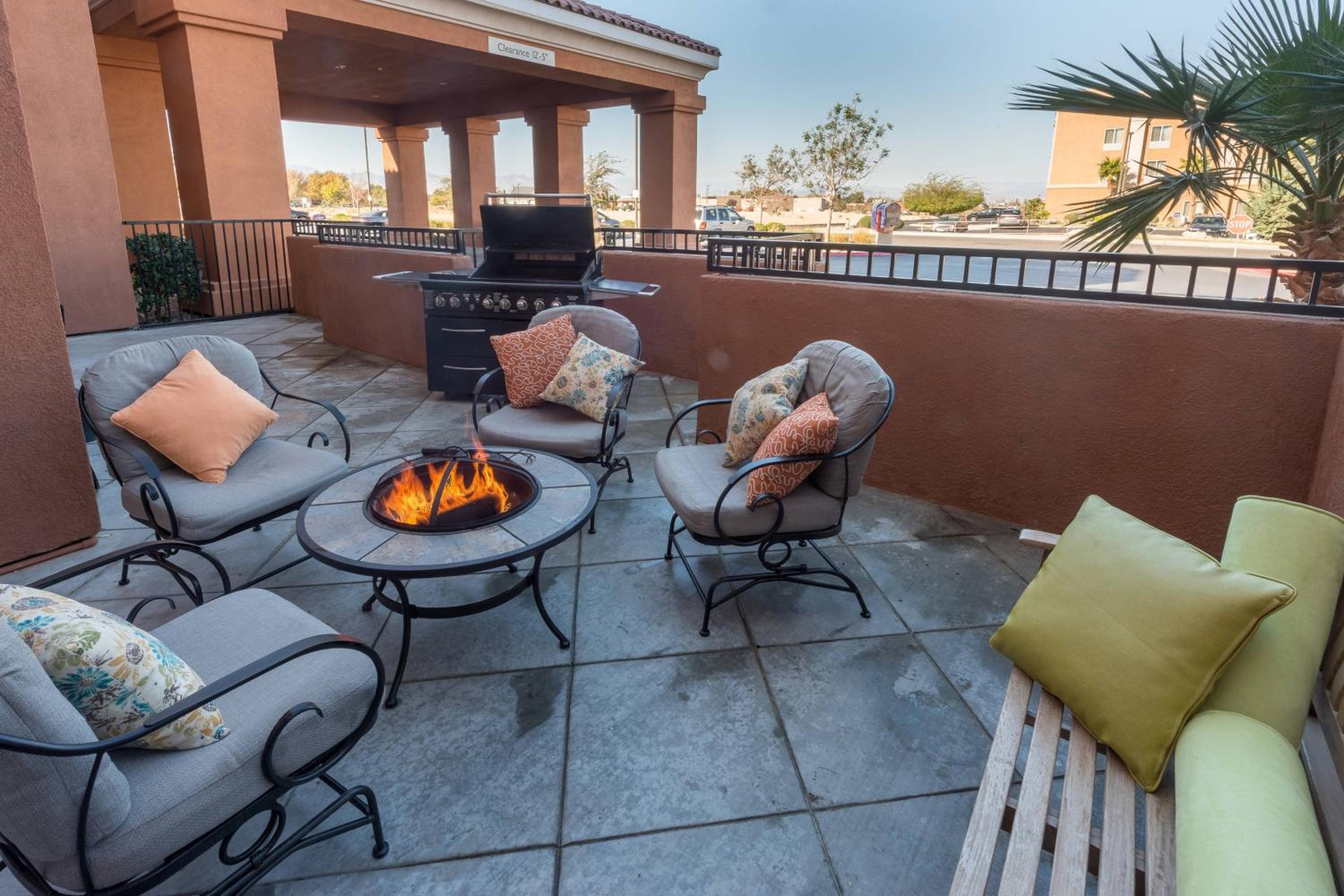 Ridgecrest Vacations - SpringHill Suites Ridgecrest - Property Image 5