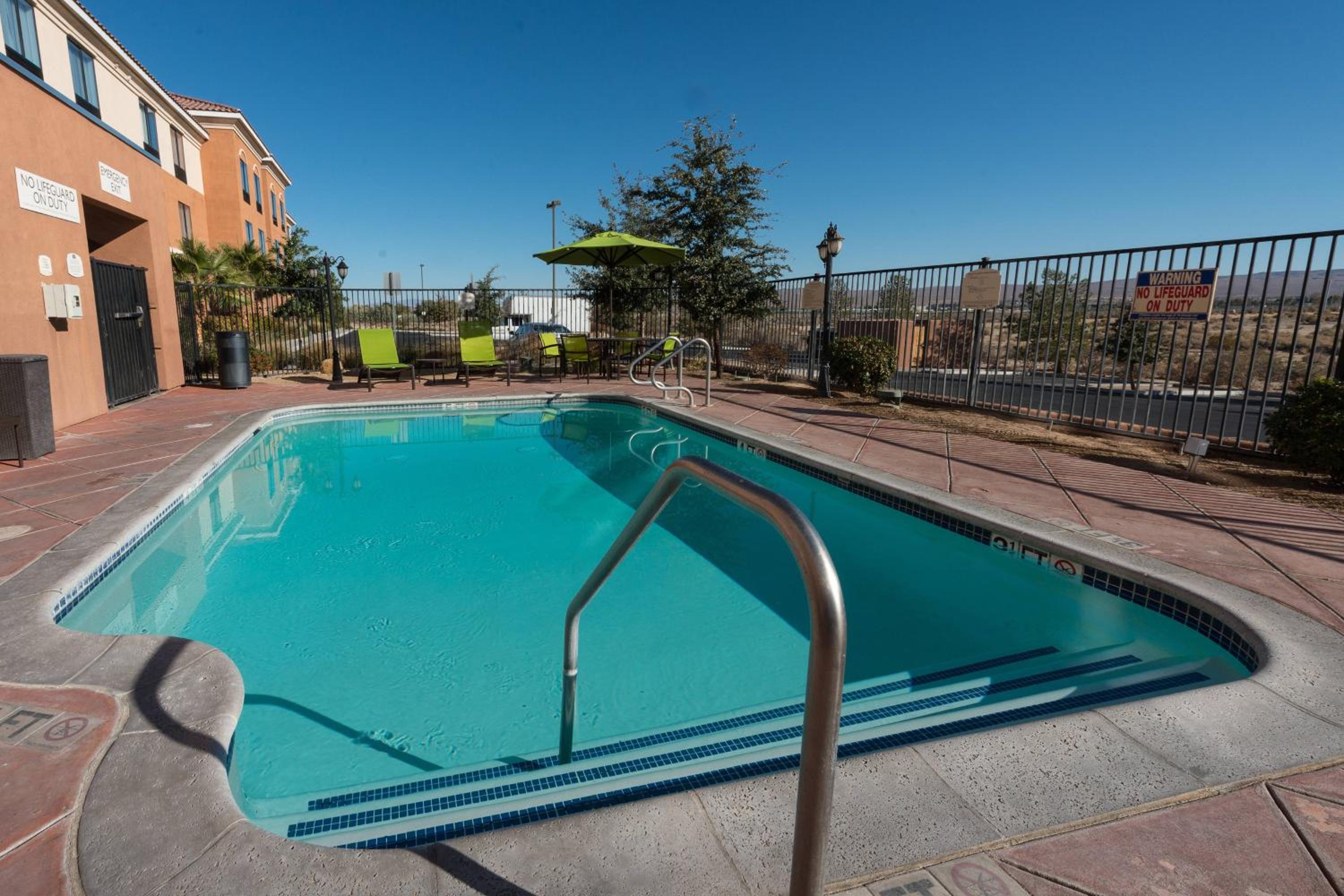 Ridgecrest Vacations - SpringHill Suites Ridgecrest - Property Image 8