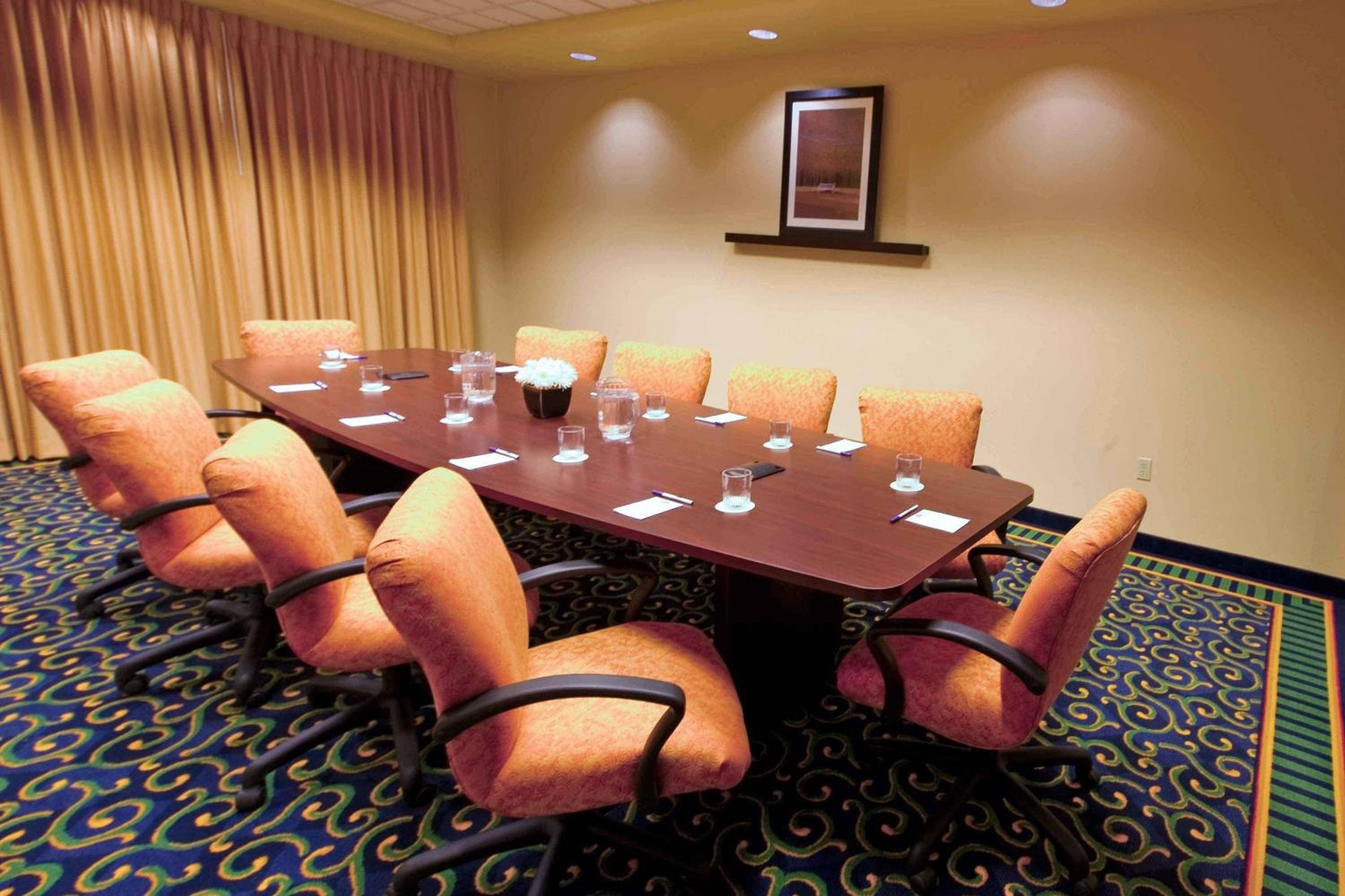 Ridgecrest Vacations - SpringHill Suites Ridgecrest - Property Image 7