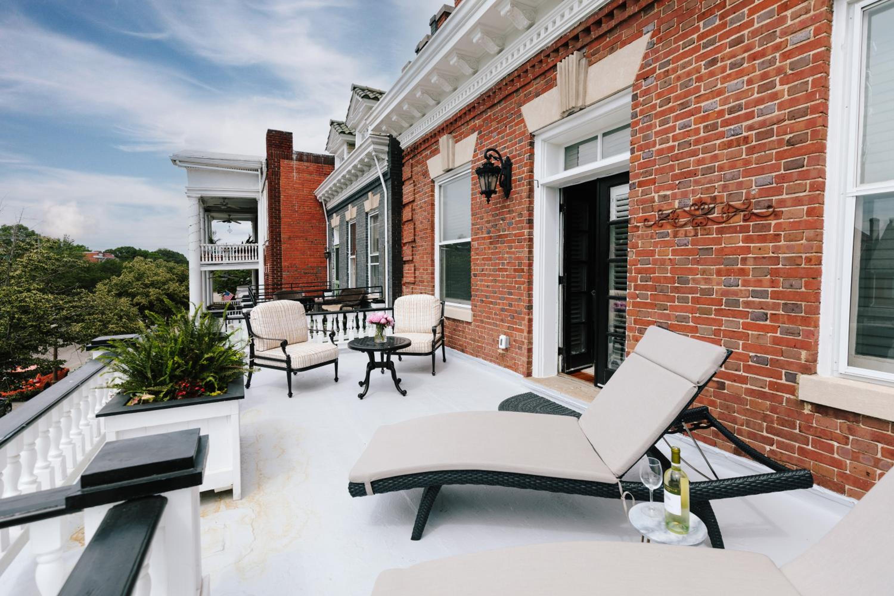 The Boulevard Inn view 3