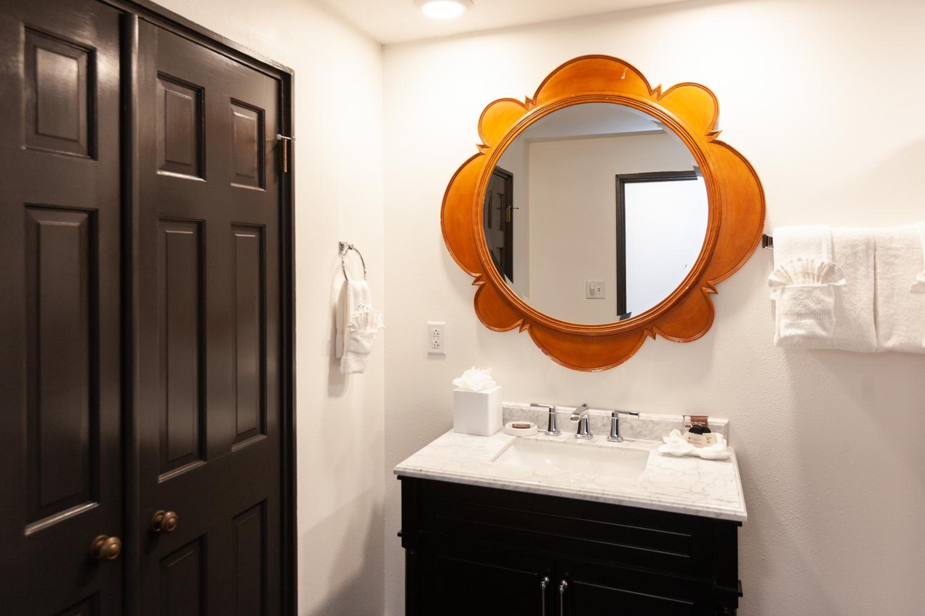 New Orleans Vacations - Le Richelieu Hotel in the French Quarter - Property Image 5