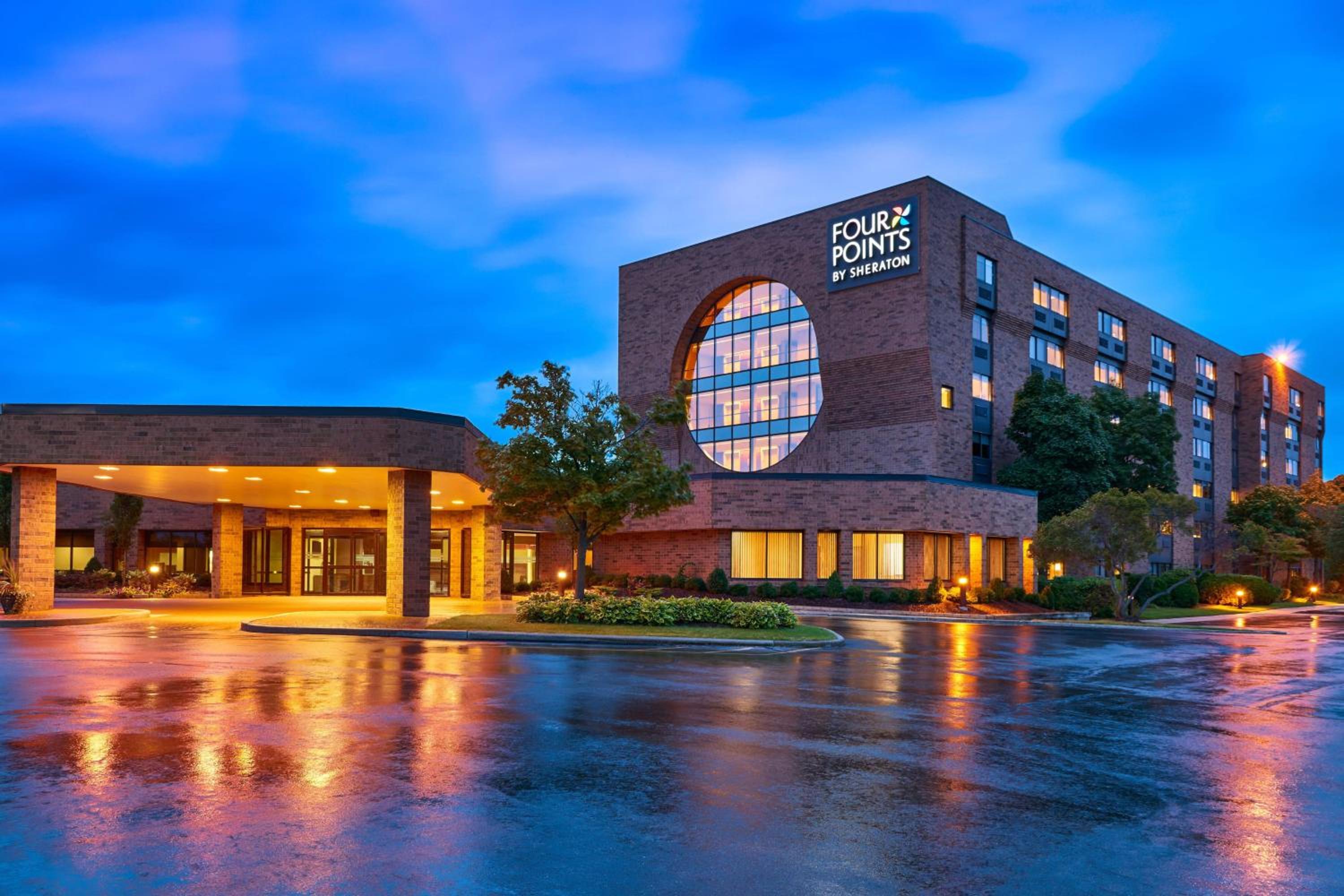Milwaukee Vacations - Four Points by Sheraton Milwaukee North Shore - Property Image 2