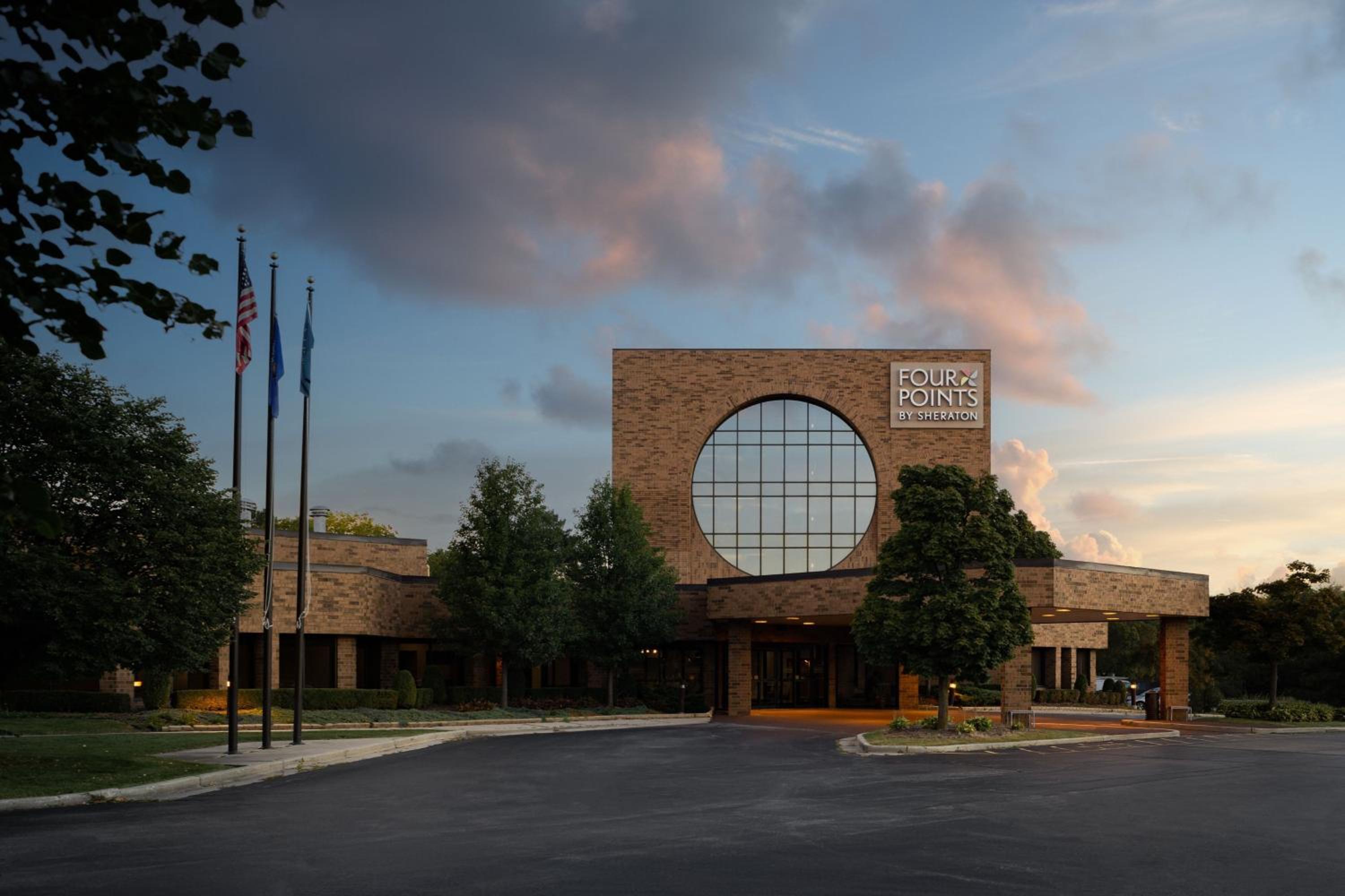 Milwaukee Vacations - Four Points by Sheraton Milwaukee North Shore - Property Image 1
