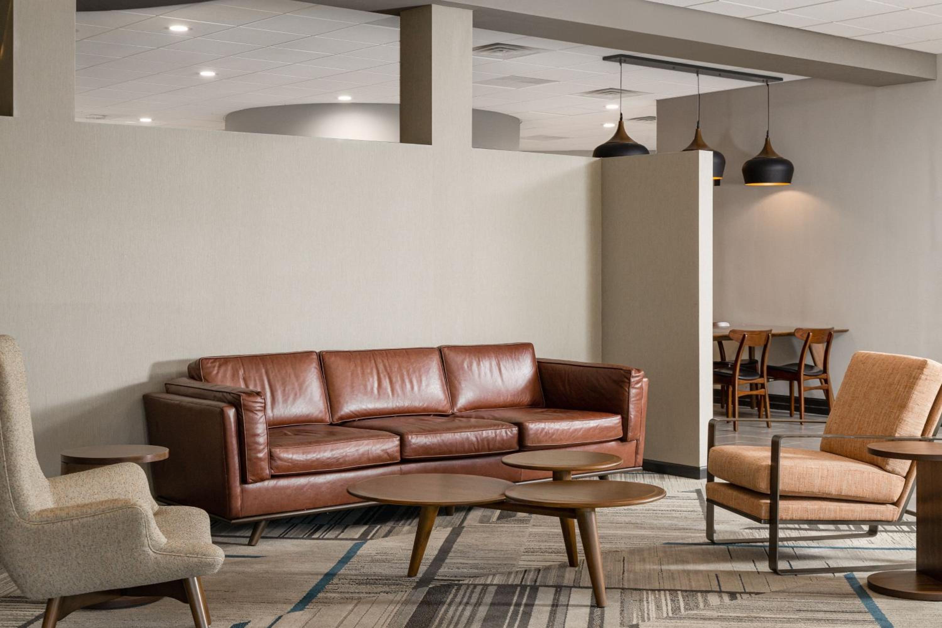 Milwaukee Vacations - Four Points by Sheraton Milwaukee North Shore - Property Image 3