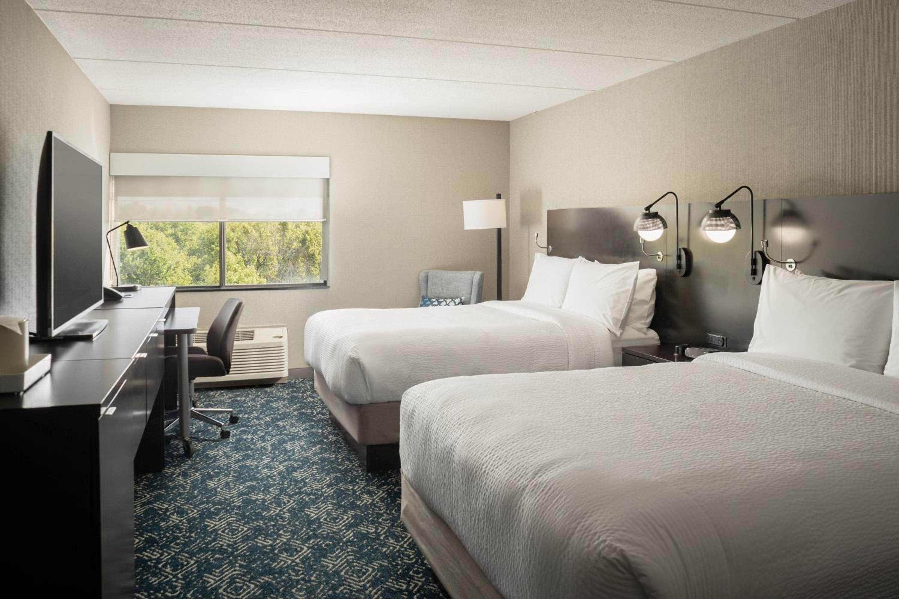 Four Points by Sheraton Milwaukee North Shore - Property Image 4