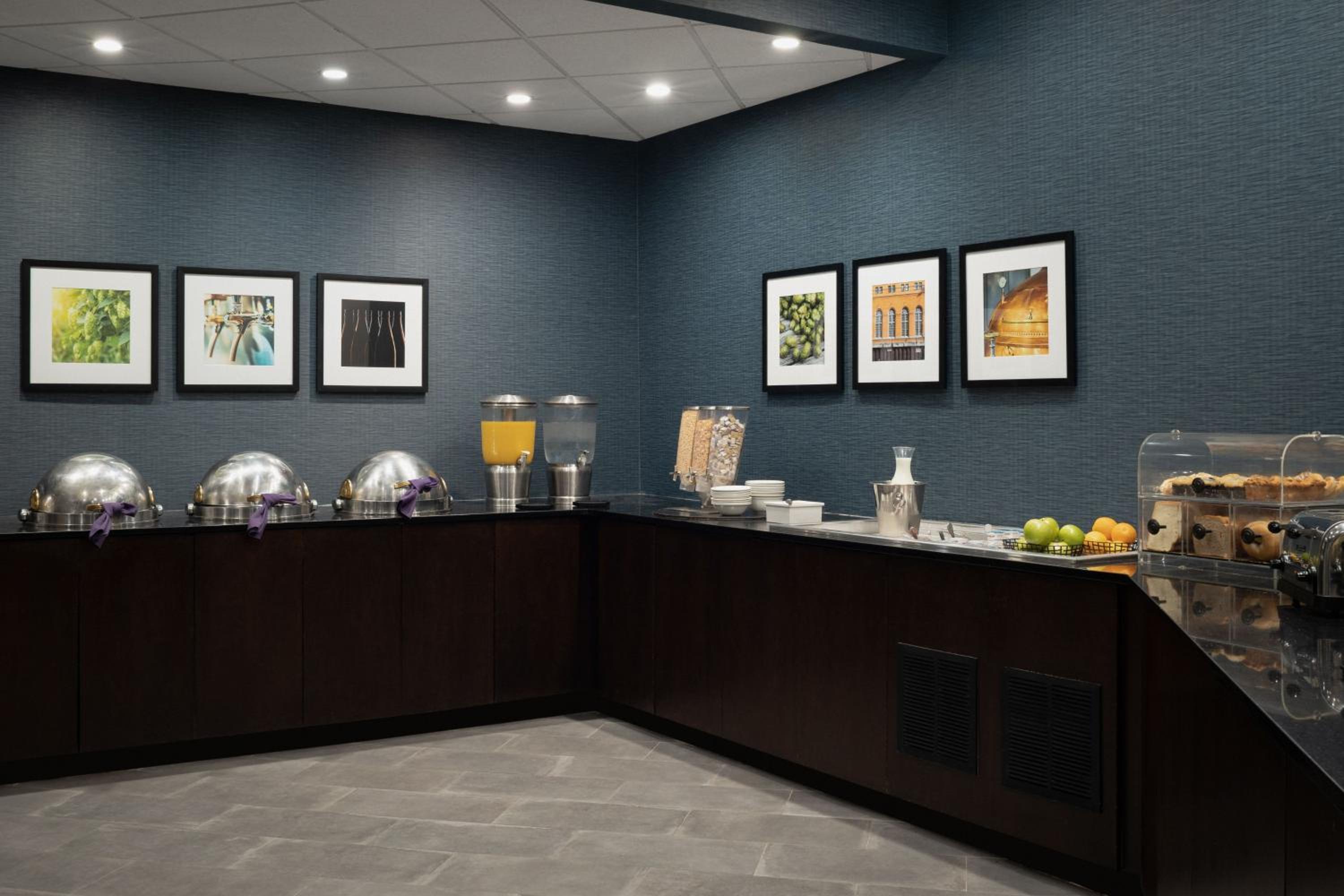 Milwaukee Vacations - Four Points by Sheraton Milwaukee North Shore - Property Image 4