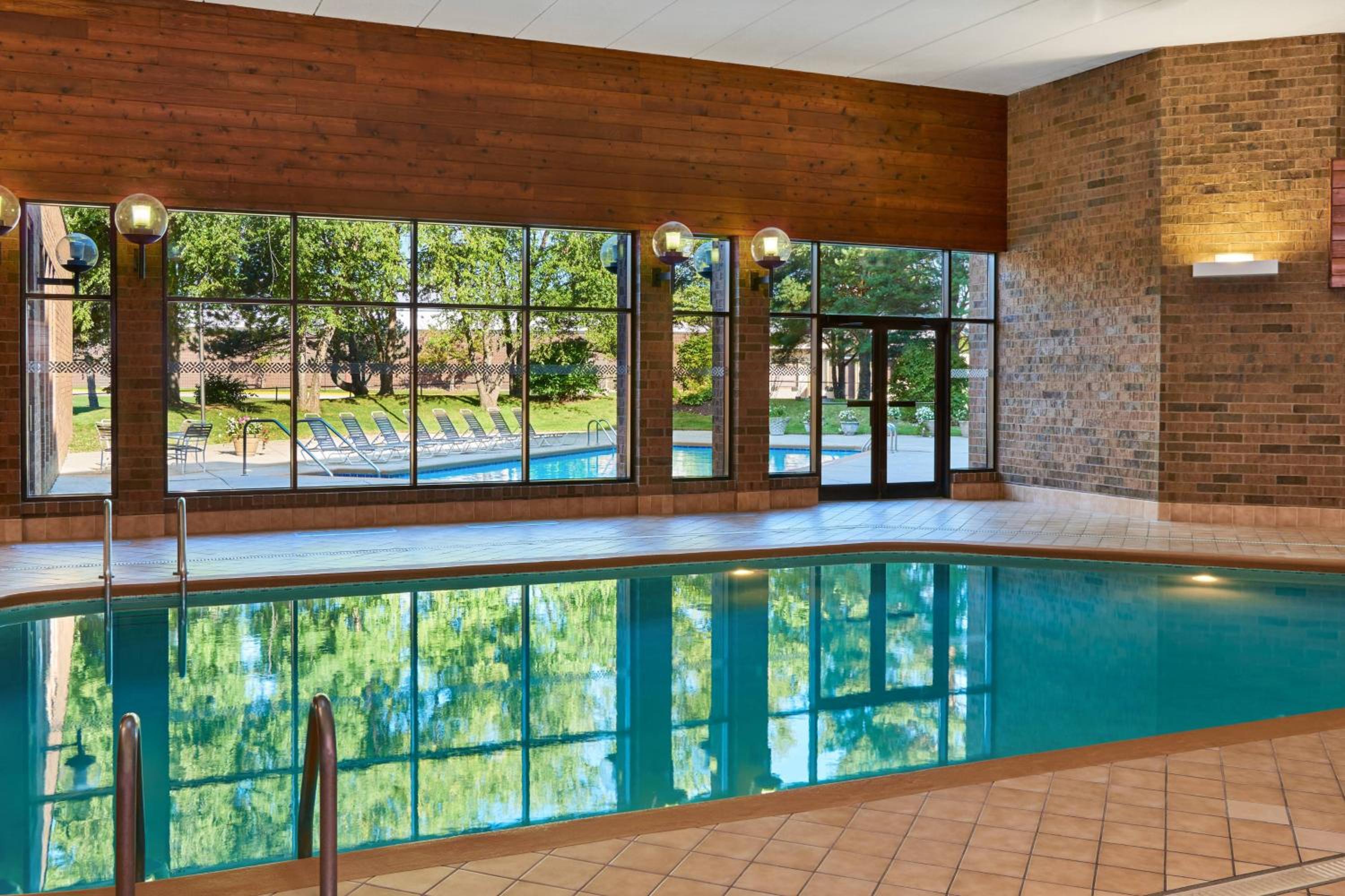 Milwaukee Vacations - Four Points by Sheraton Milwaukee North Shore - Property Image 5