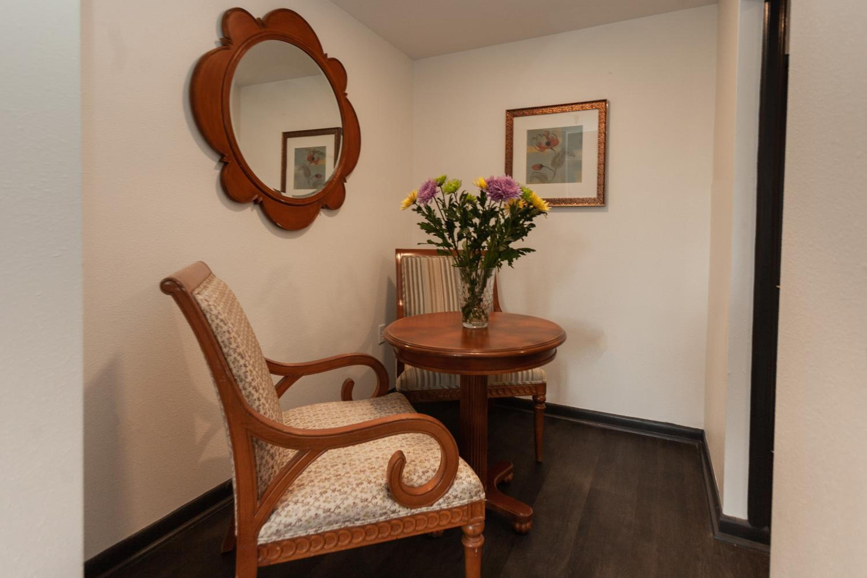 New Orleans Vacations - Le Richelieu Hotel in the French Quarter - Property Image 8