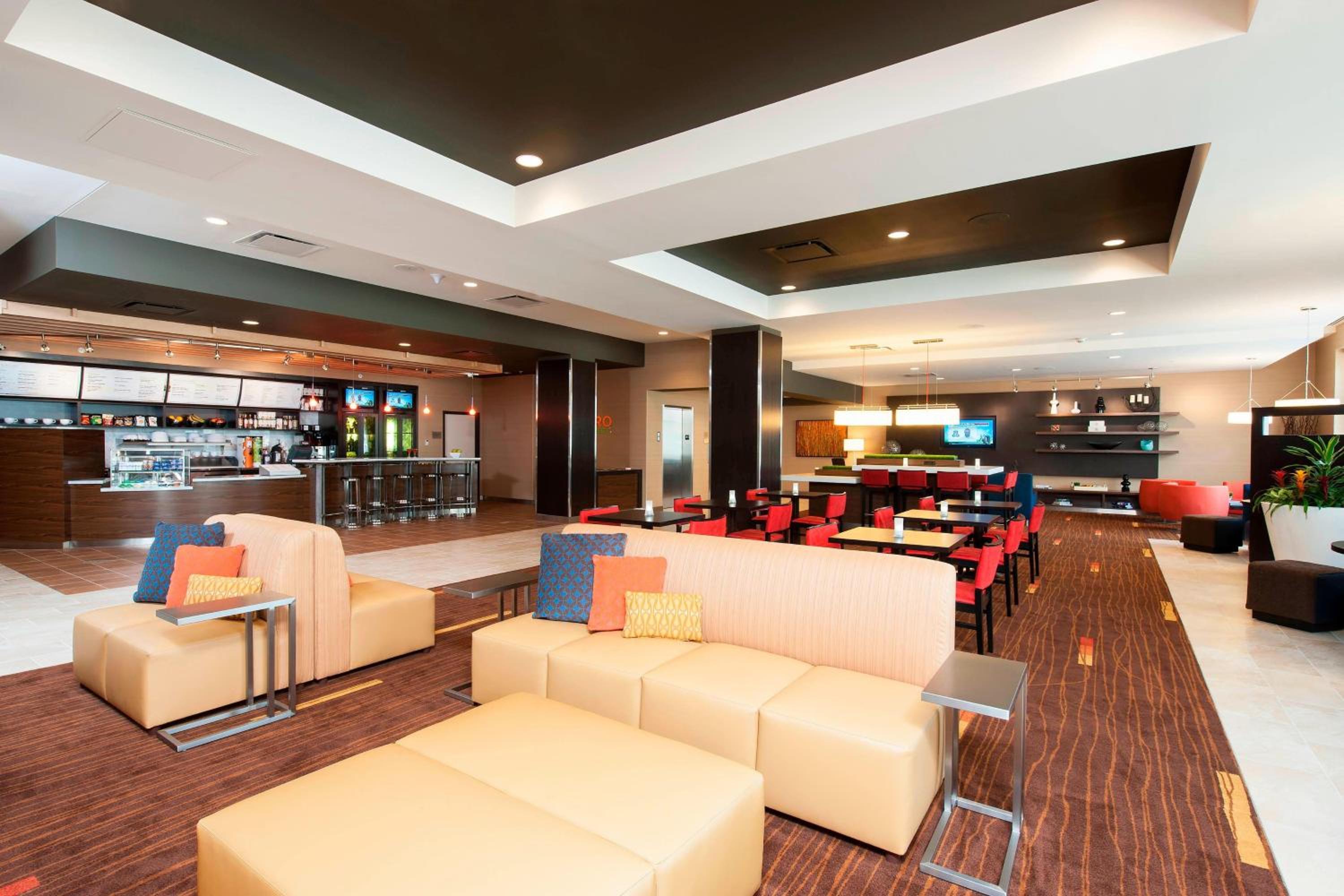Peoria Vacations - Courtyard Peoria Downtown - Property Image 1