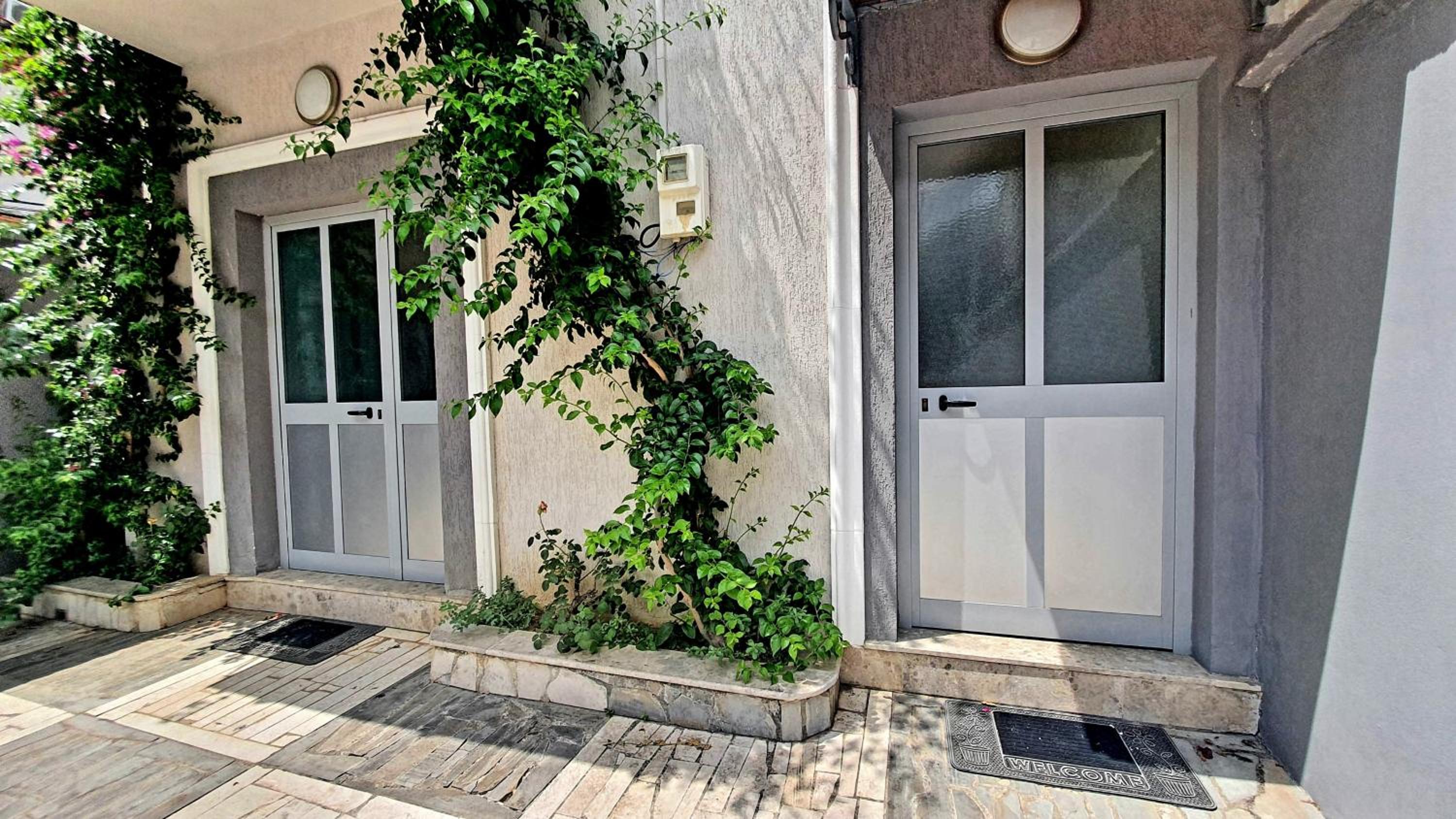 A Cheerful villa with free parking space