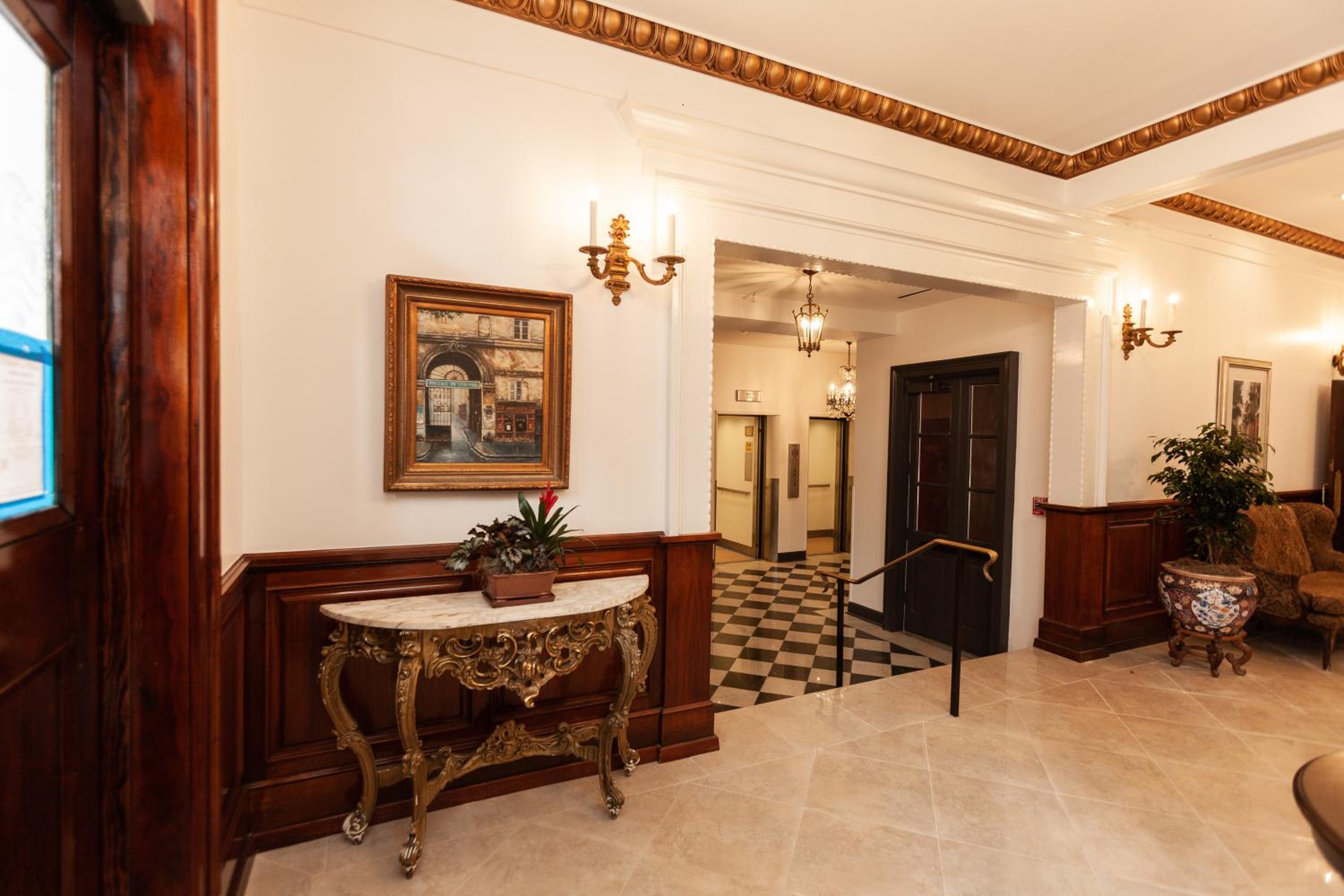 New Orleans Vacations - Le Richelieu Hotel in the French Quarter - Property Image 43