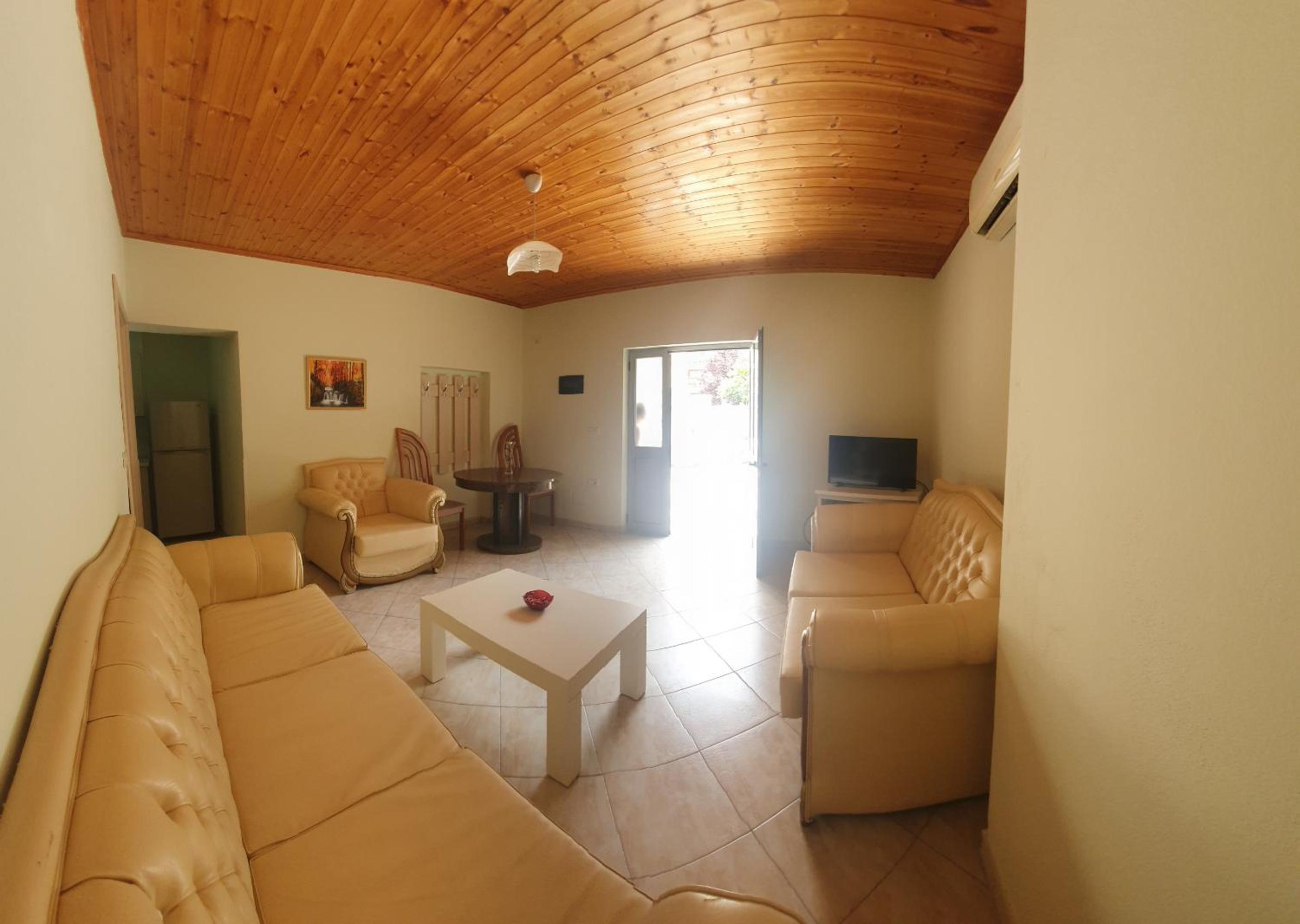 A Cheerful villa with free parking space