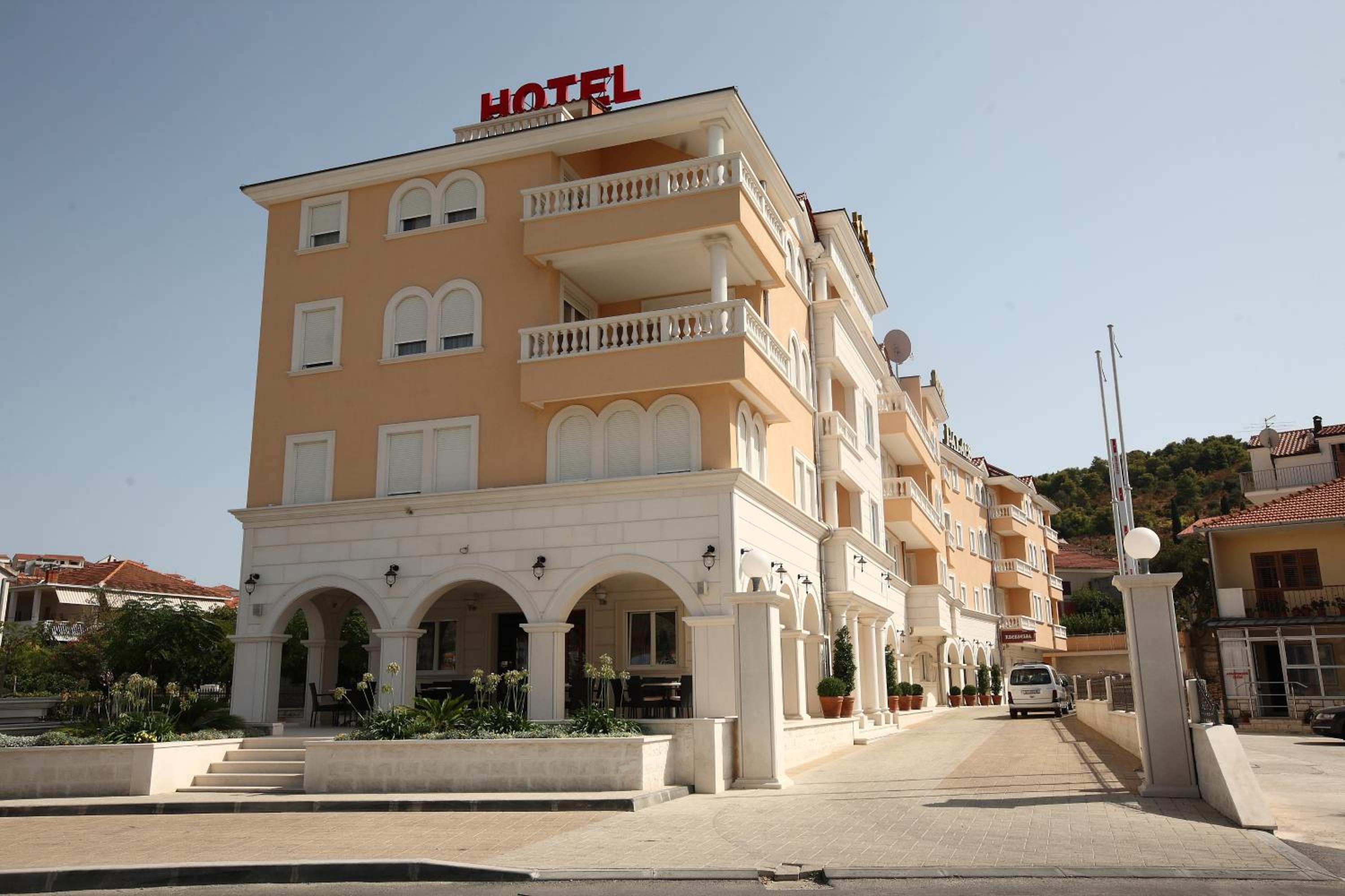 Hotel Trogir Palace - Image 1
