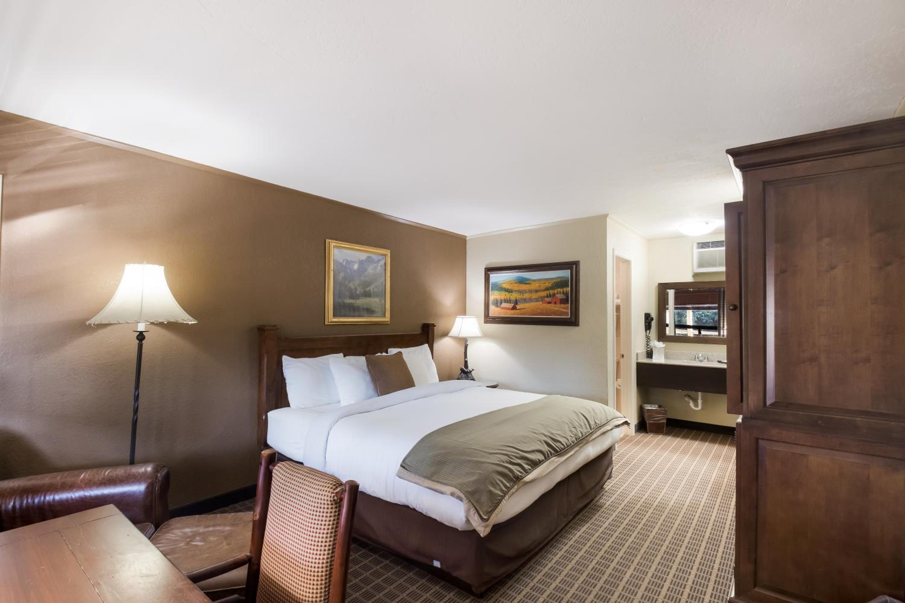 Gunnison Vacations - The Inn at Tomichi Village - Property Image 13