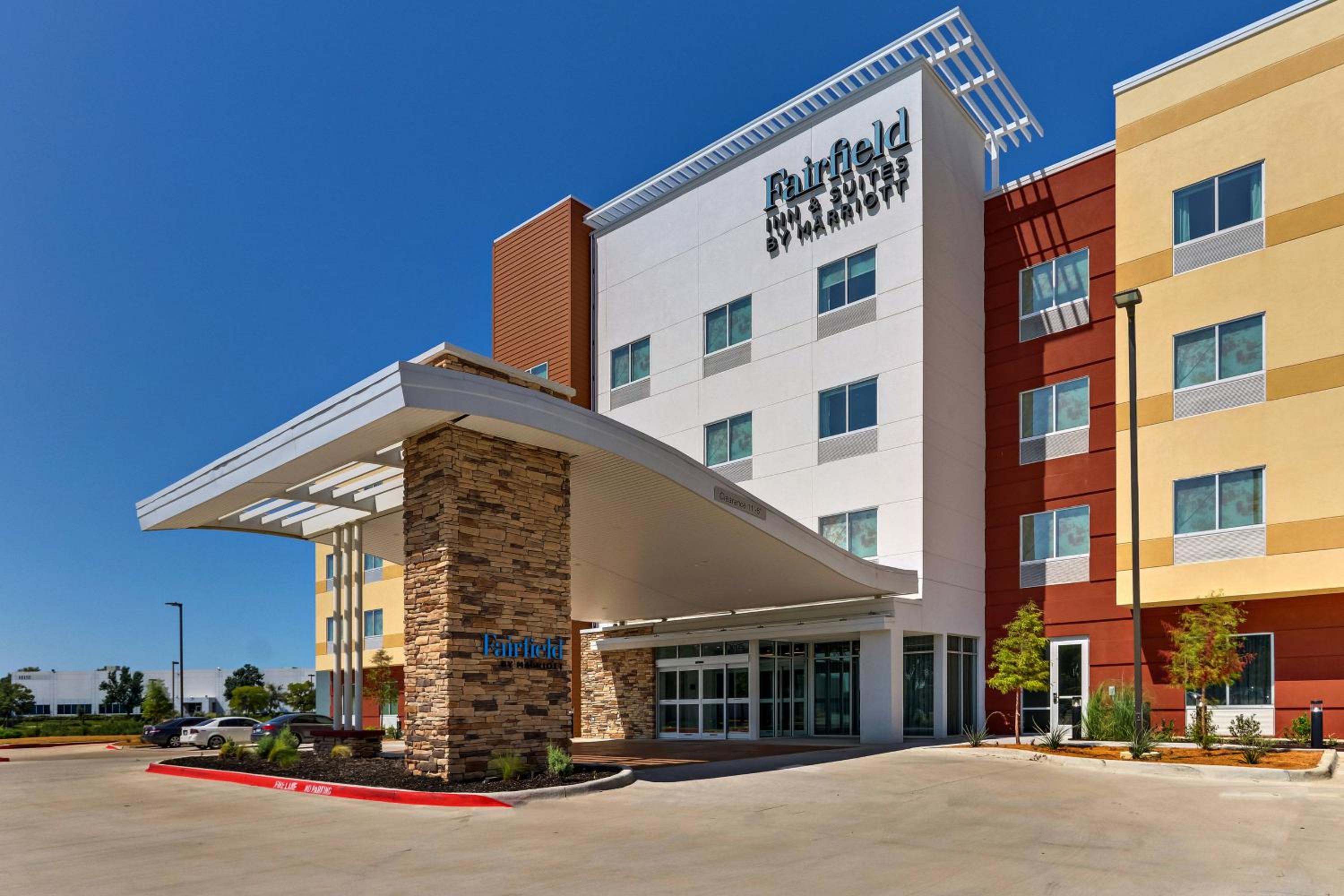 Hotel Fairfield Inn & Suites by Marriott Dallas Love Field - Image 1