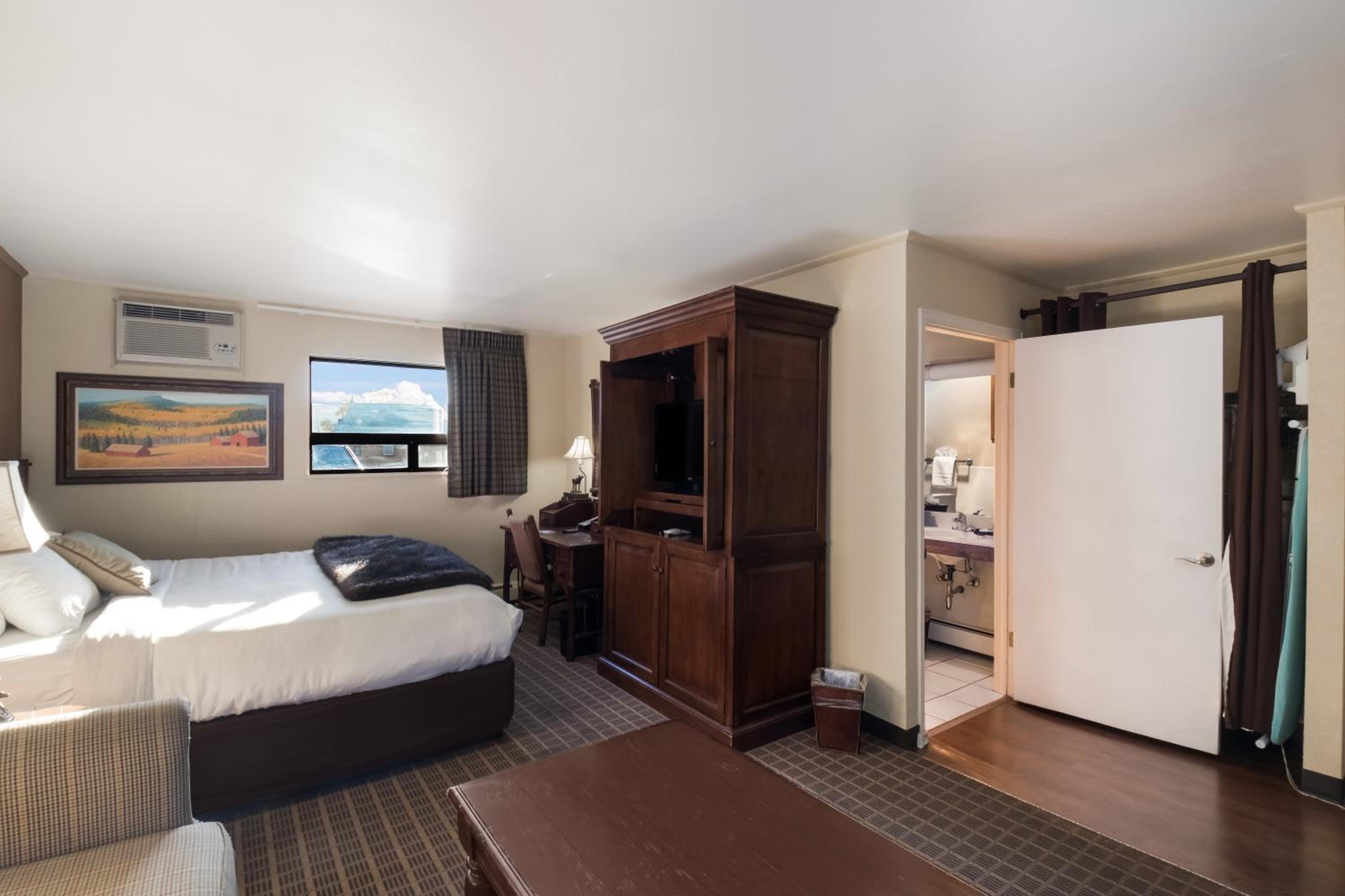 Gunnison Vacations - The Inn at Tomichi Village - Property Image 17