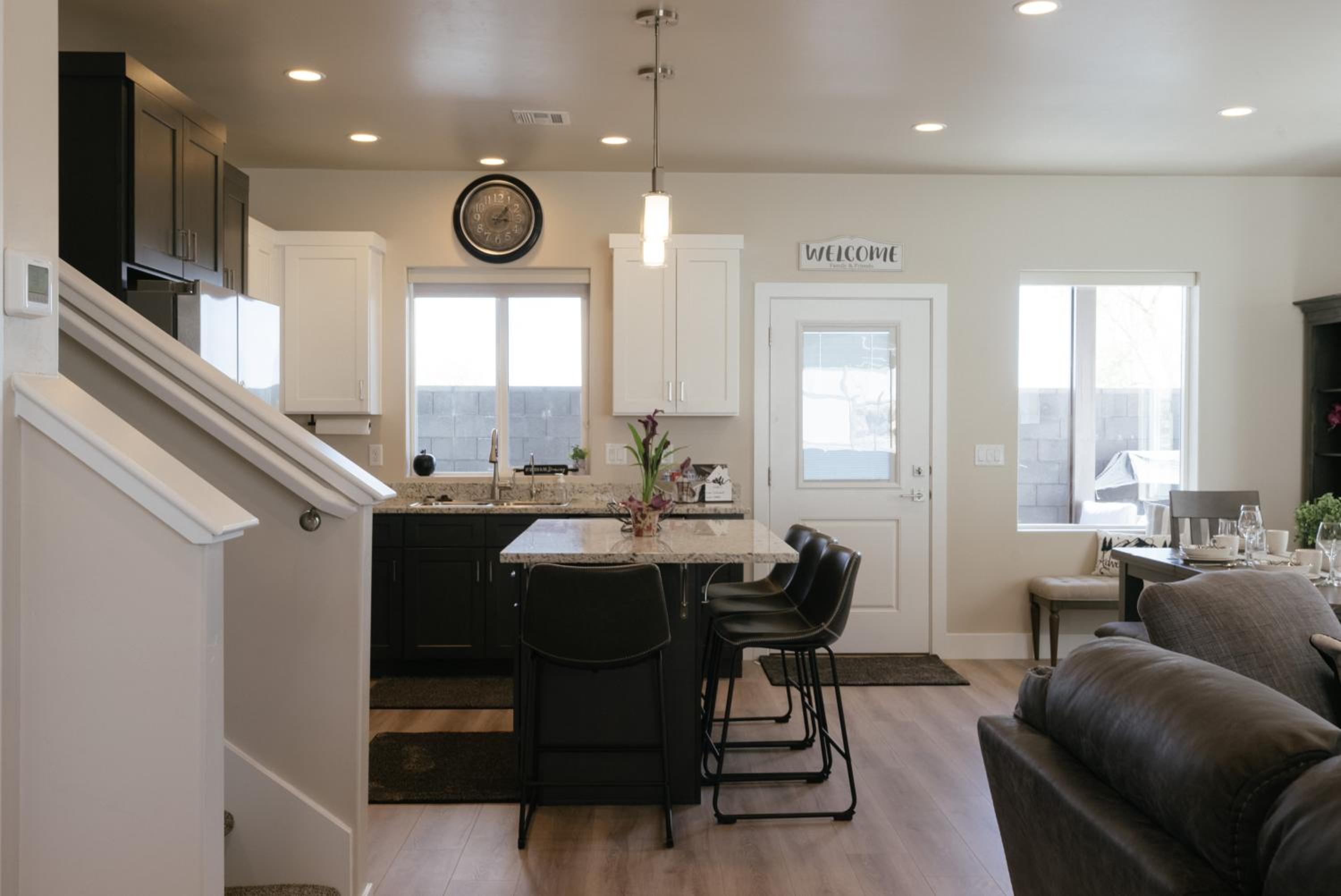 Peekaboo Canyon-4Bed, 3Bath, Hot tub, deck view 2