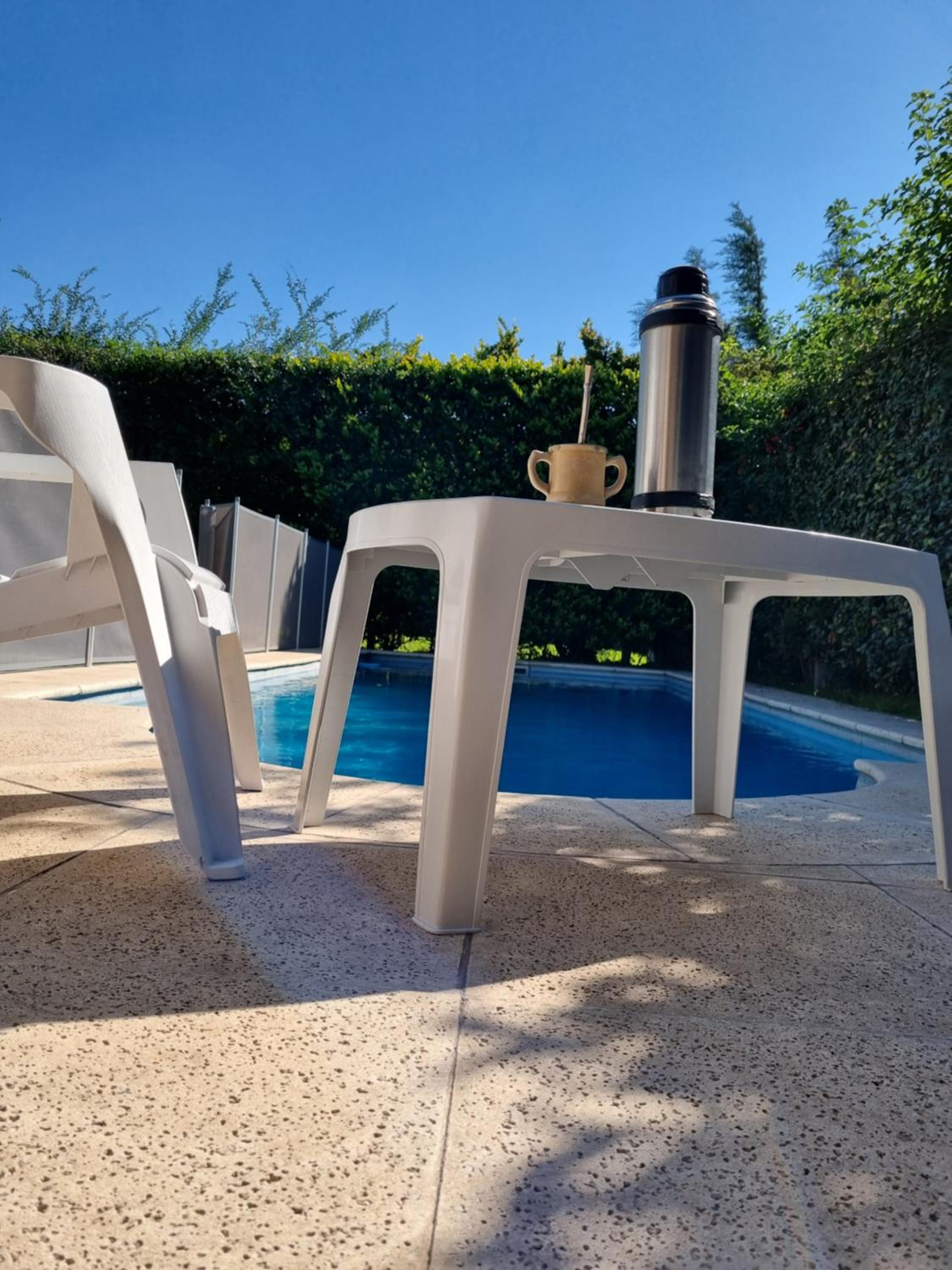 Casa en barrio cerrado con seguridad 24 horas con piscina