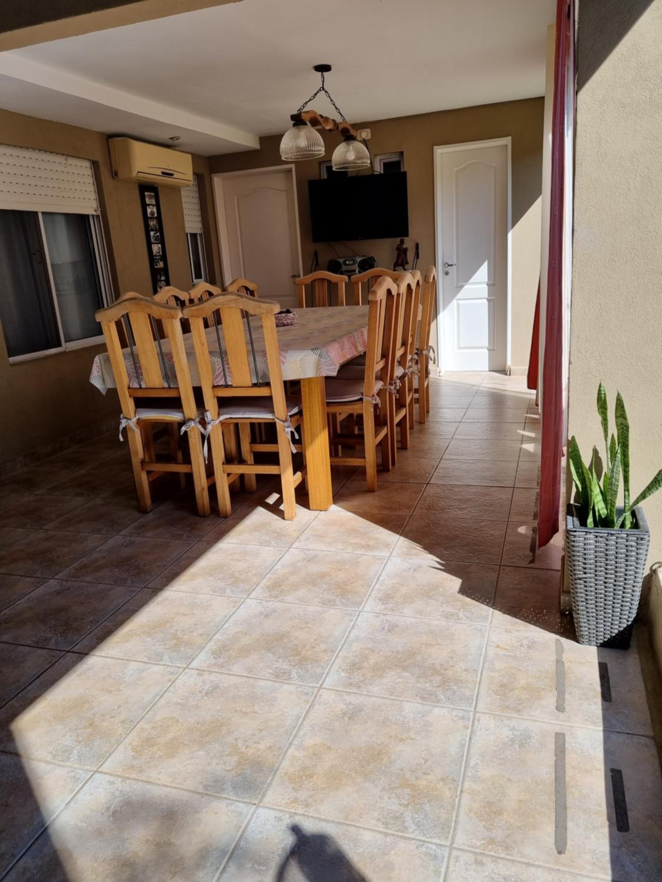 Casa en barrio cerrado con seguridad 24 horas con piscina