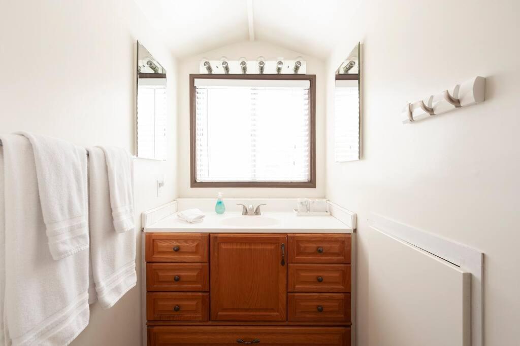 30 PCT OFF!! Limited Time! Malibu Serene Cottage with King Bed, Near Beach Hiking Trails Central Malibu - Property Image 17