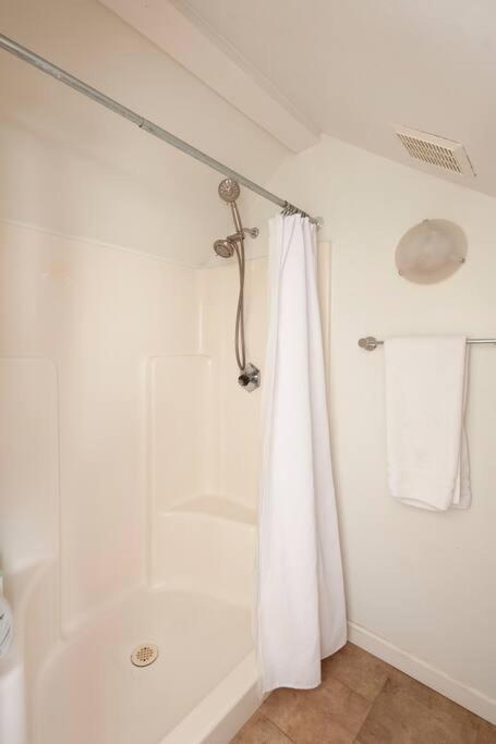 30 PCT OFF!! Limited Time! Malibu Serene Cottage with King Bed, Near Beach Hiking Trails Central Malibu - Property Image 10