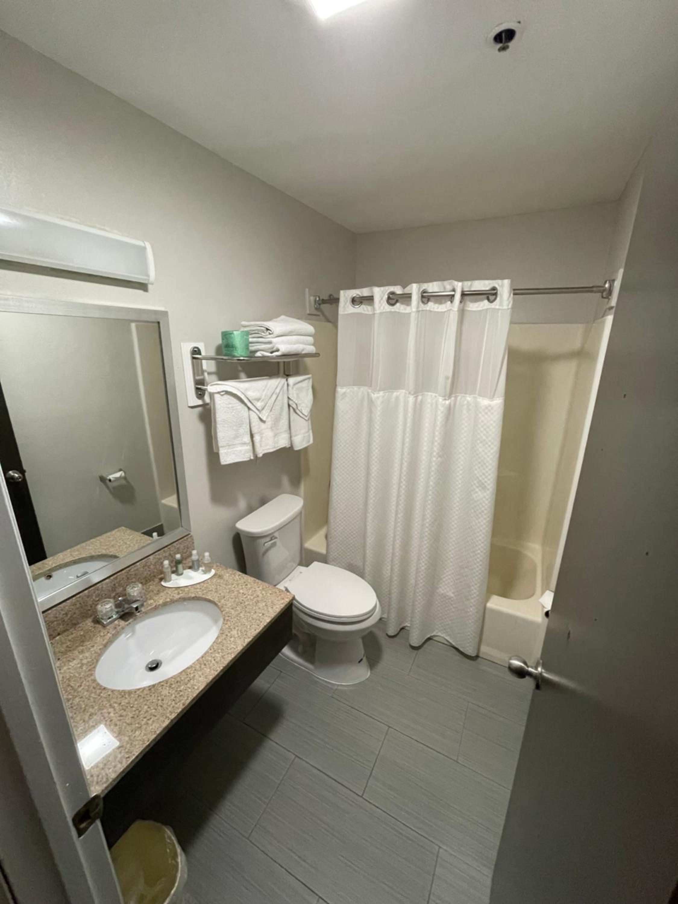 Baymont by Wyndham Branford/New Haven - Property Image 4