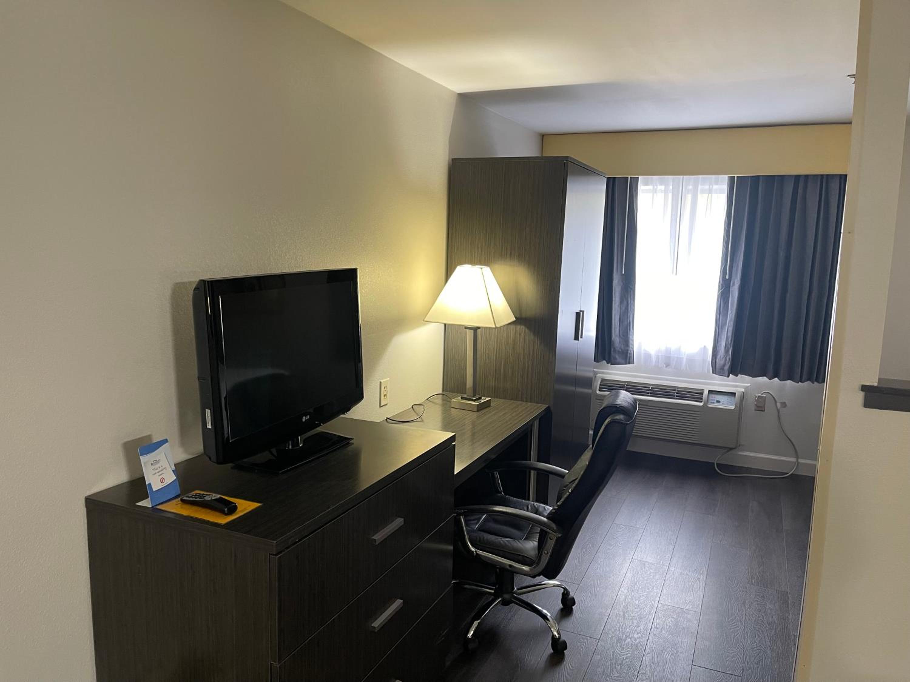 Baymont by Wyndham Branford/New Haven - Property Image 8