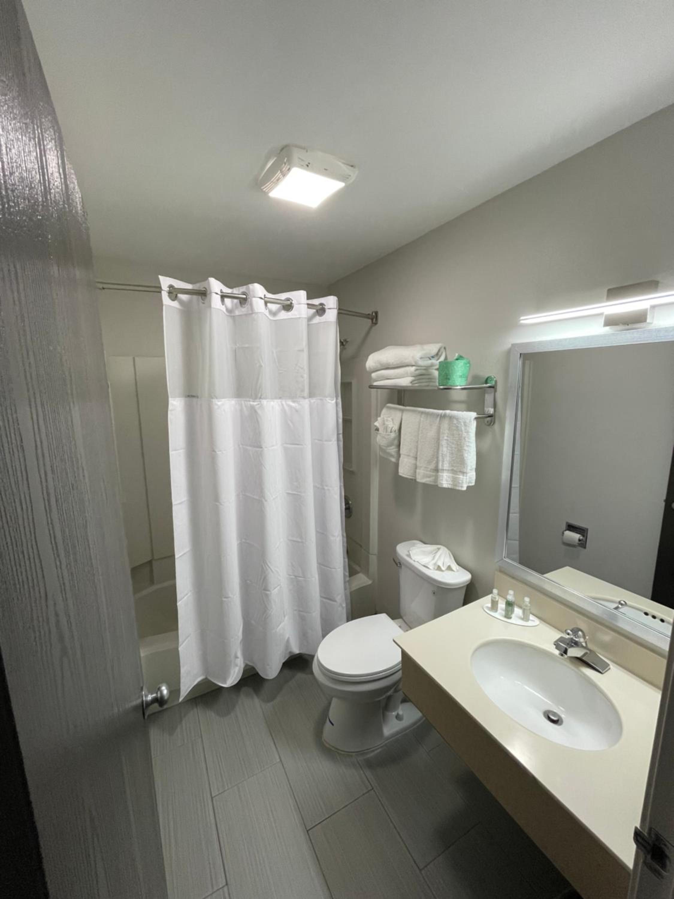 Baymont by Wyndham Branford/New Haven - Property Image 7