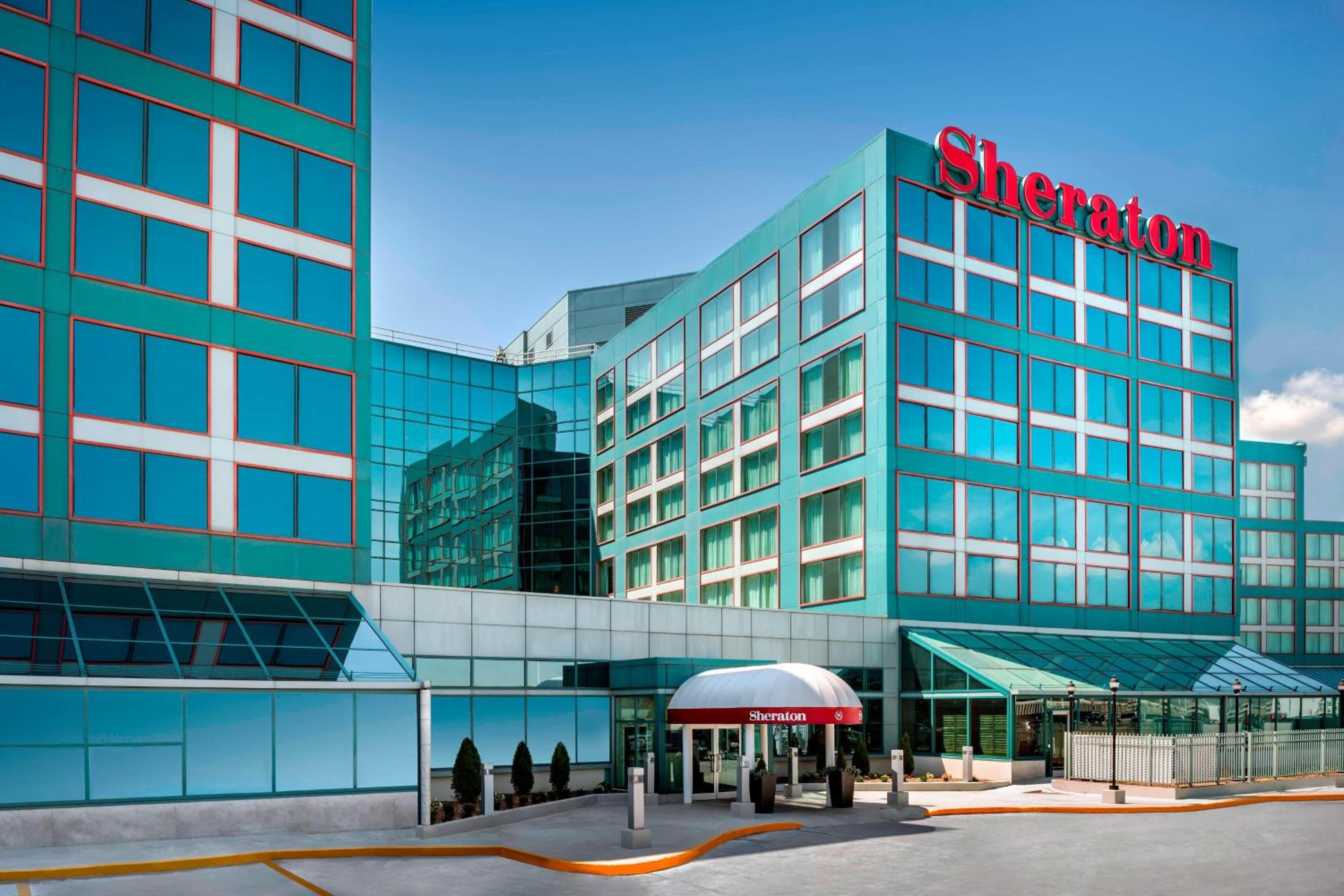 Sheraton Gateway Hotel in Toronto International Airport-0