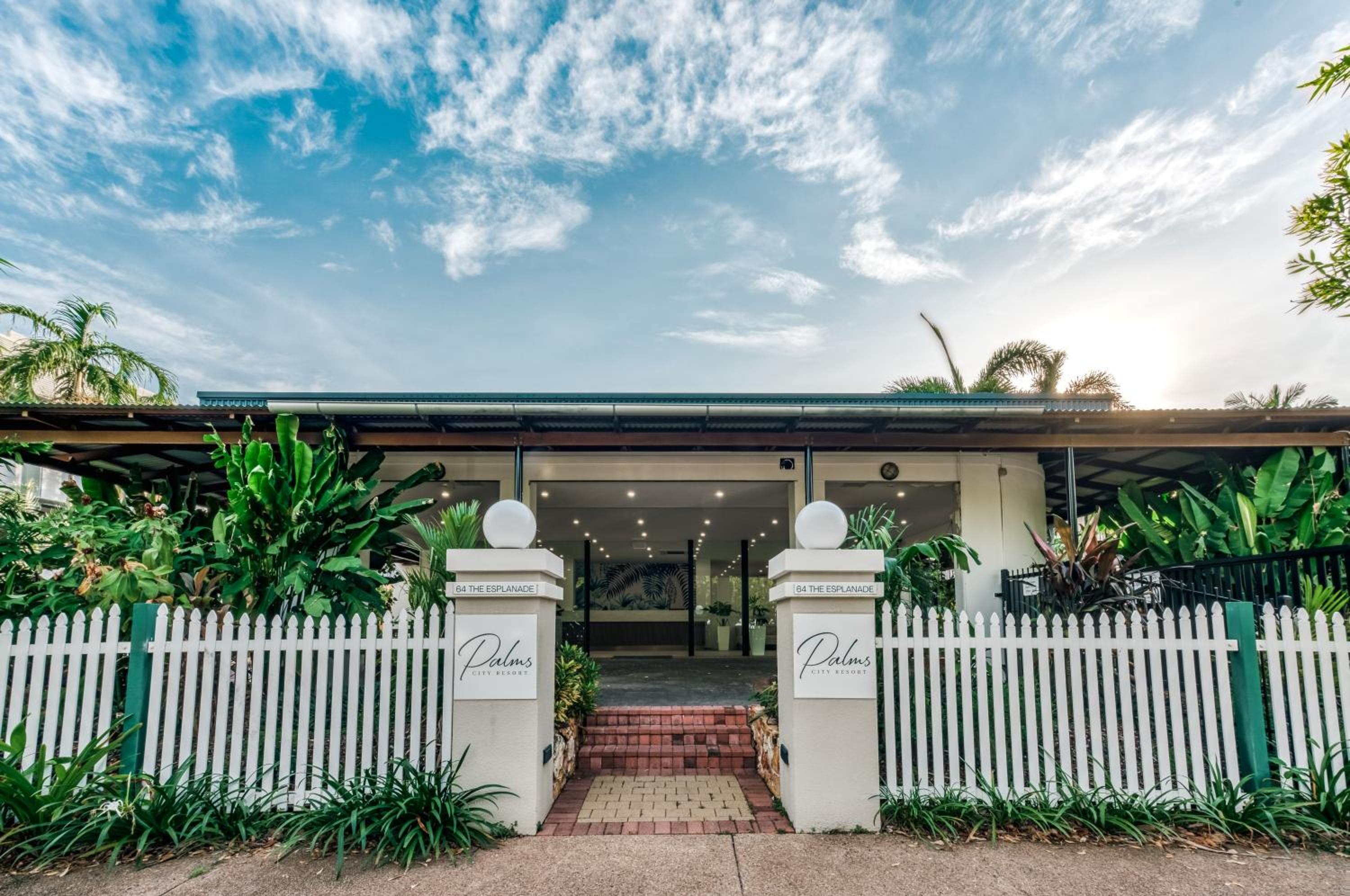 Hotel Palms City Resort