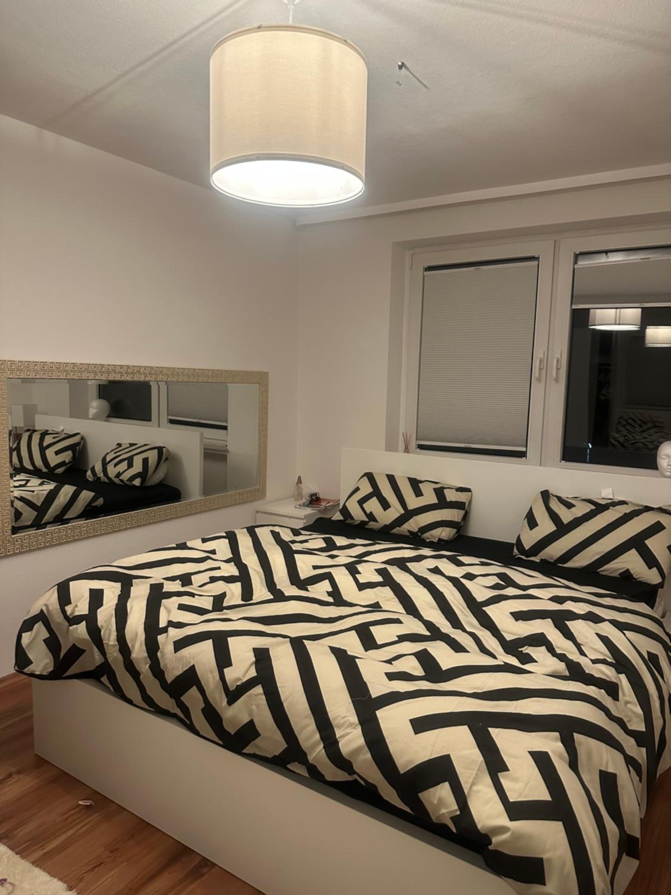 Helle mit Balkon 5 Minuten zum Pool 60q central ,otopark ,Netflix