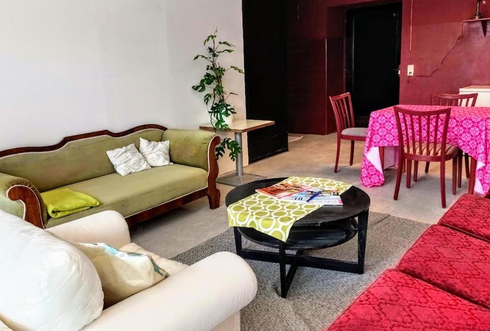 Lounge-Style-Hostel